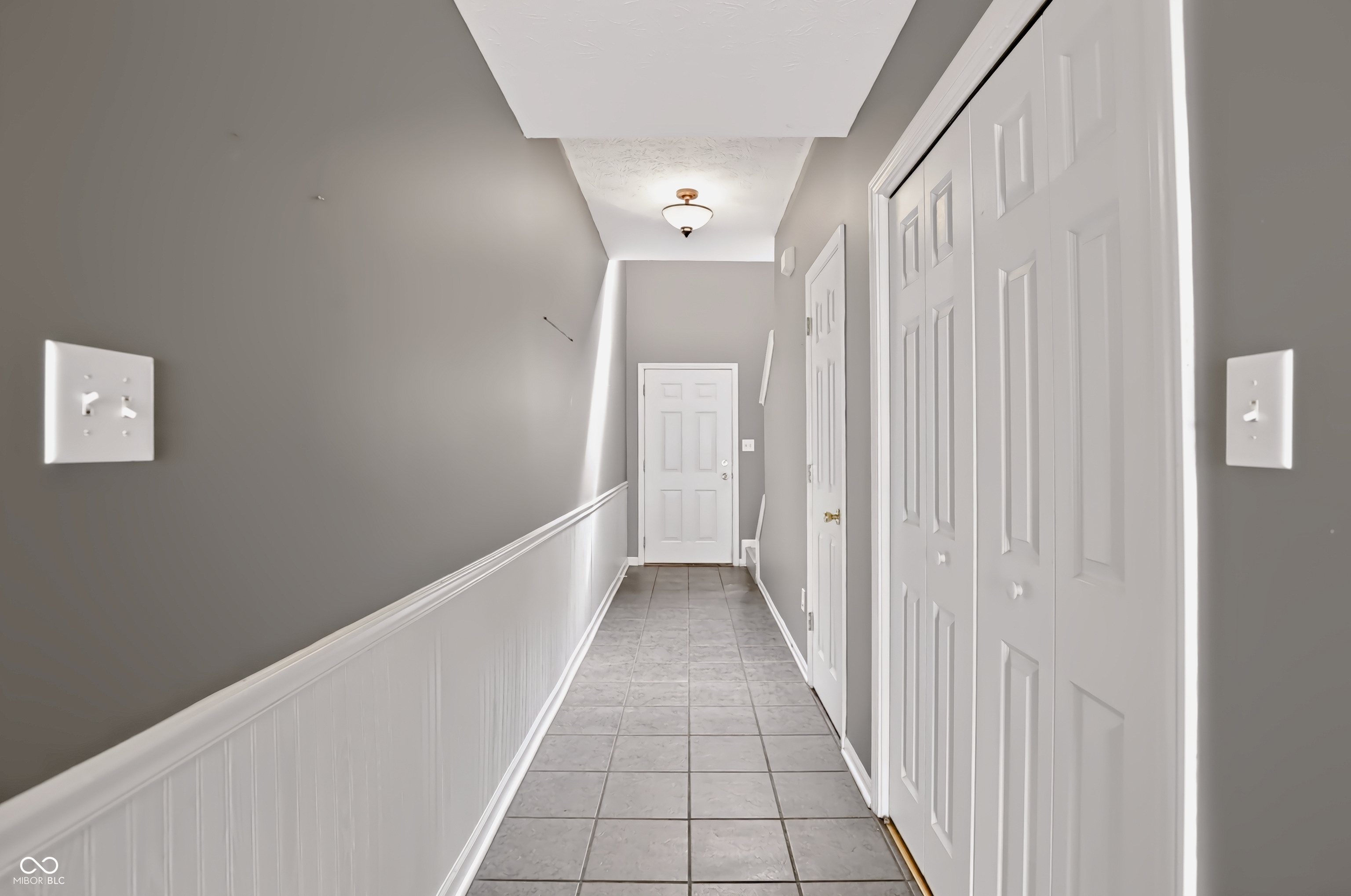 7045 Gavin Drive, Indianapolis, IN, 46217 photo 4 of 37