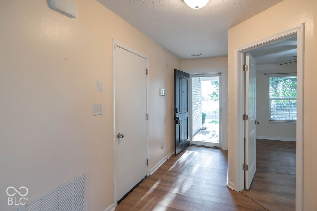 6336 Emerald Springs Drive, Indianapolis, IN, 46221 photo 4 of 24