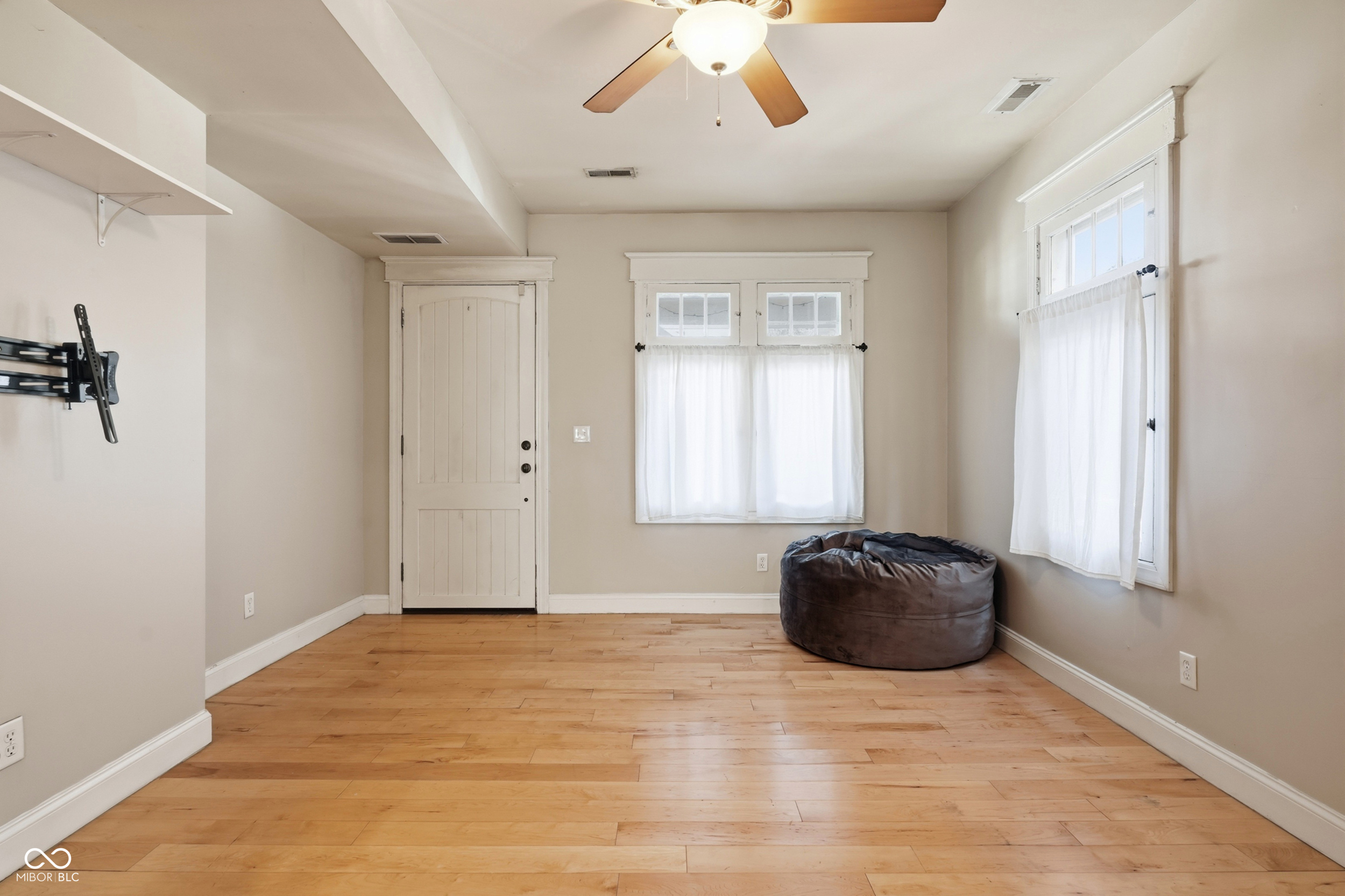 515 Sutherland Avenue, Indianapolis, IN, 46205 photo 4 of 60
