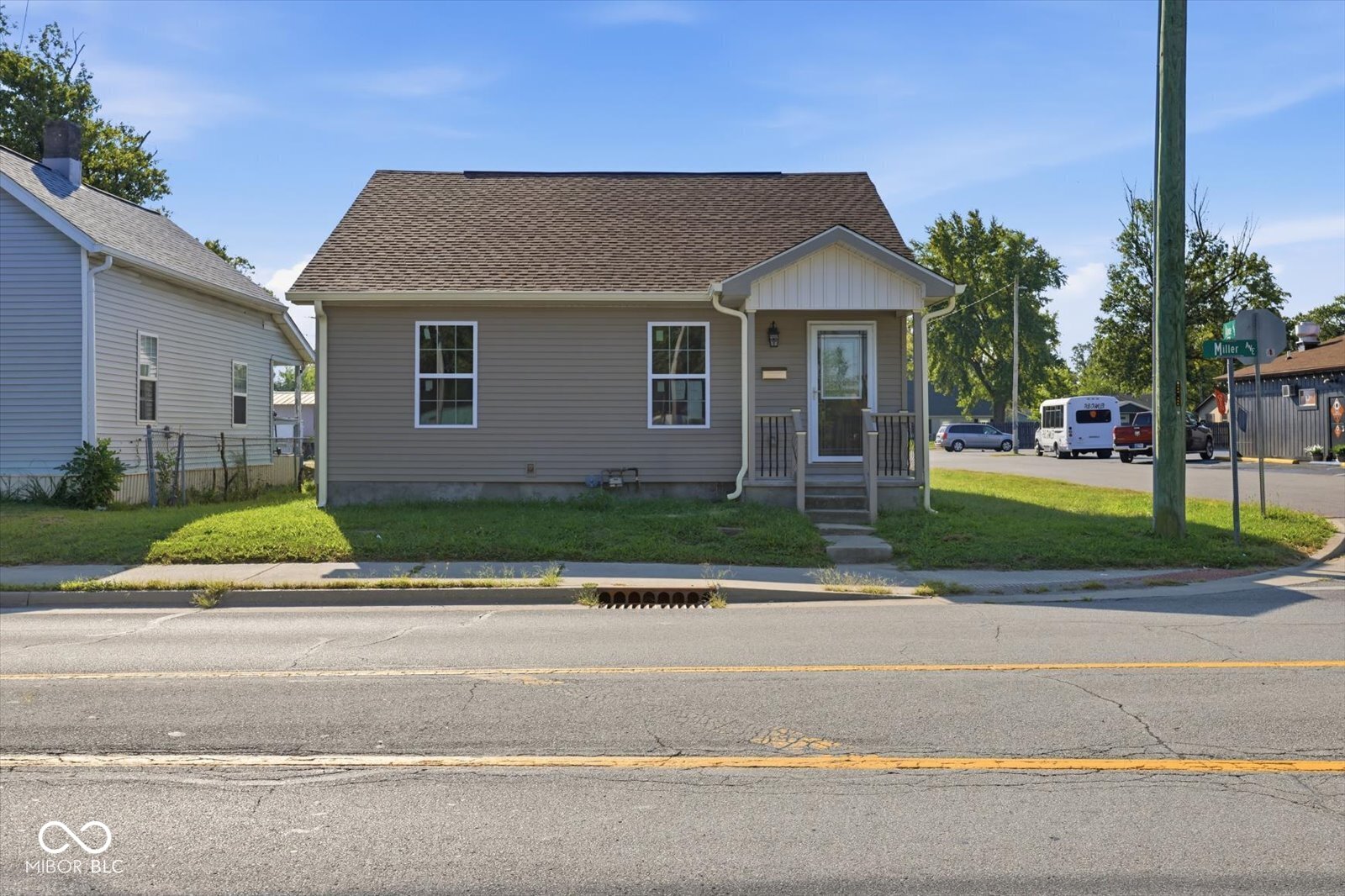 858 Miller Avenue, Shelbyville, IN, 46176 photo 4 of 38