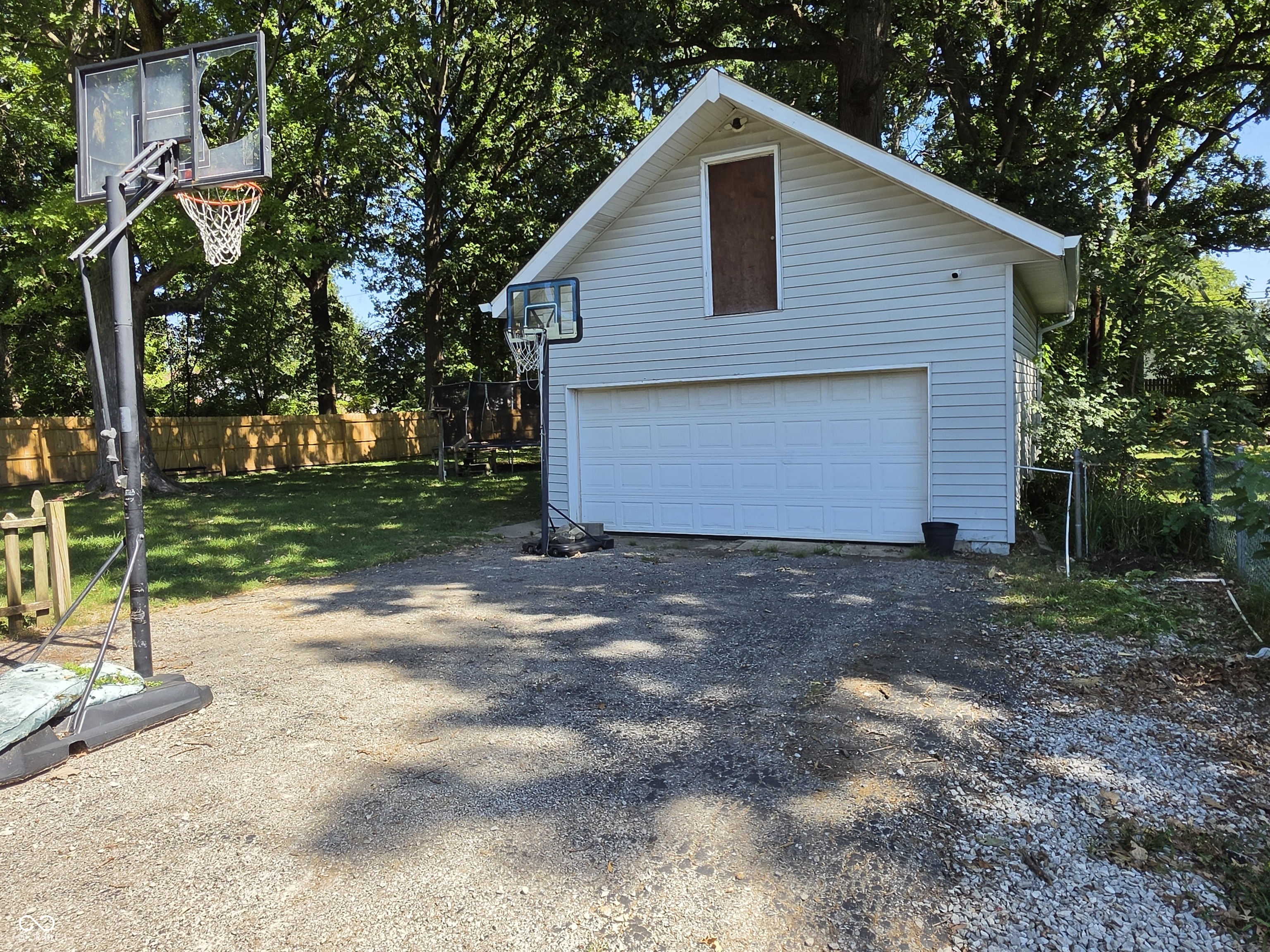 915 Belmar Avenue, Indianapolis, IN, 46219 photo 4 of 52