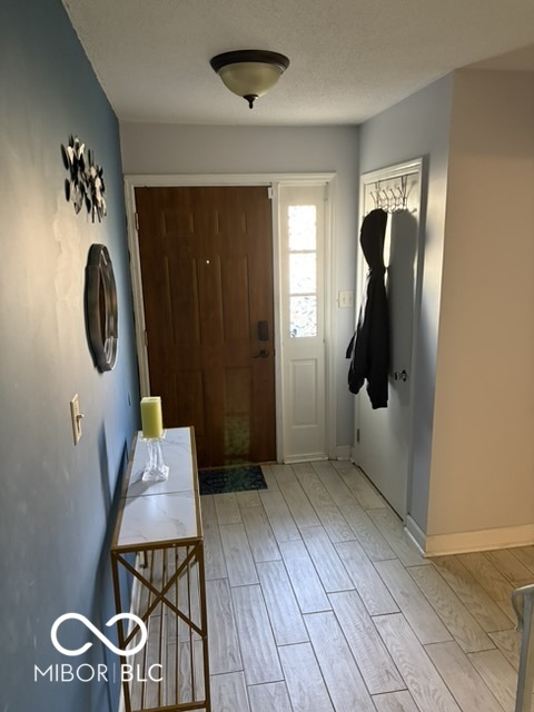 927 Ardsley Drive, Indianapolis, IN, 46234 photo 4 of 40