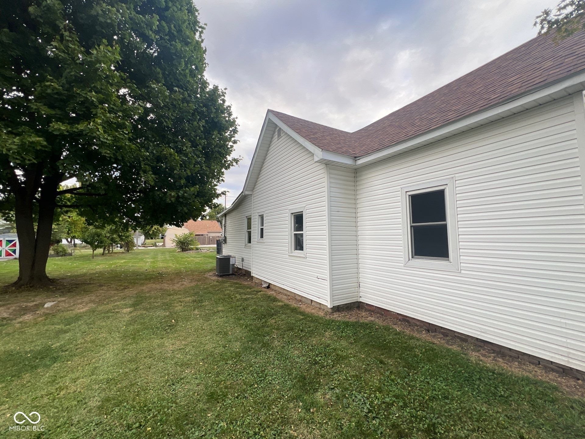 2312 S B Street, Elwood, IN, 46036 photo 4 of 19