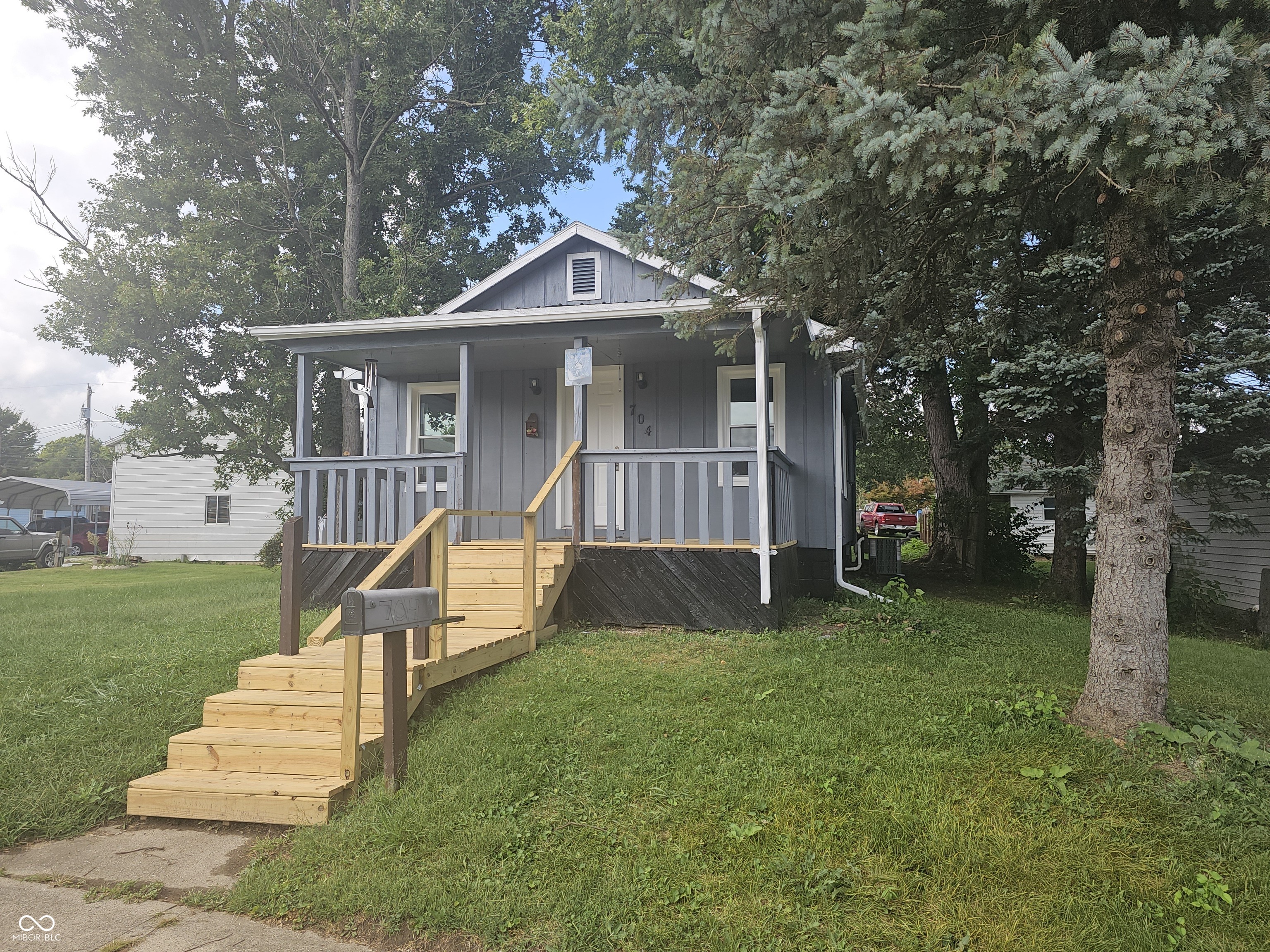 704 W Madison Street, Alexandria, IN, 46001 photo 4 of 28