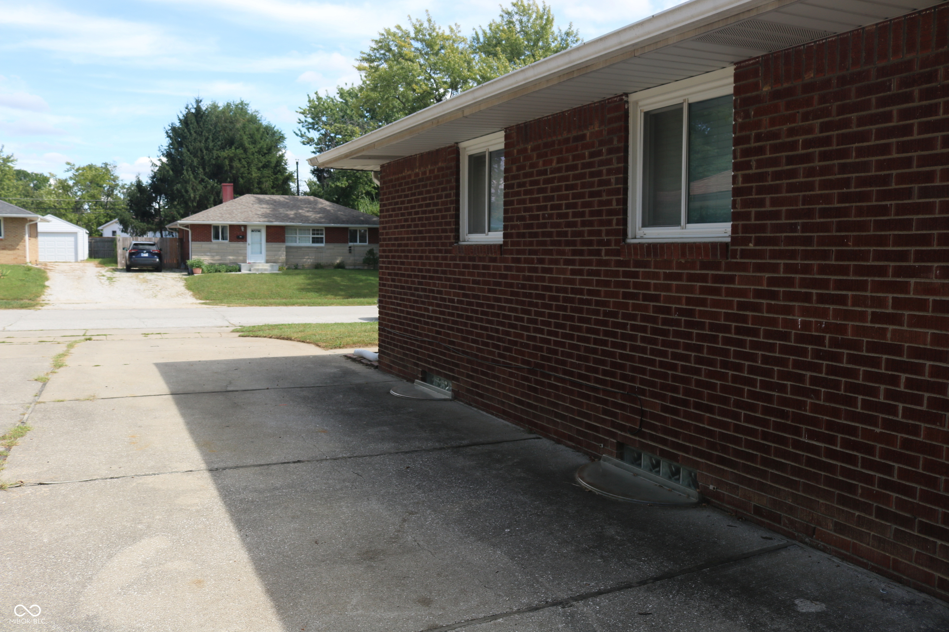 348 Clark, Beech Grove, IN, 46107 photo 4 of 47