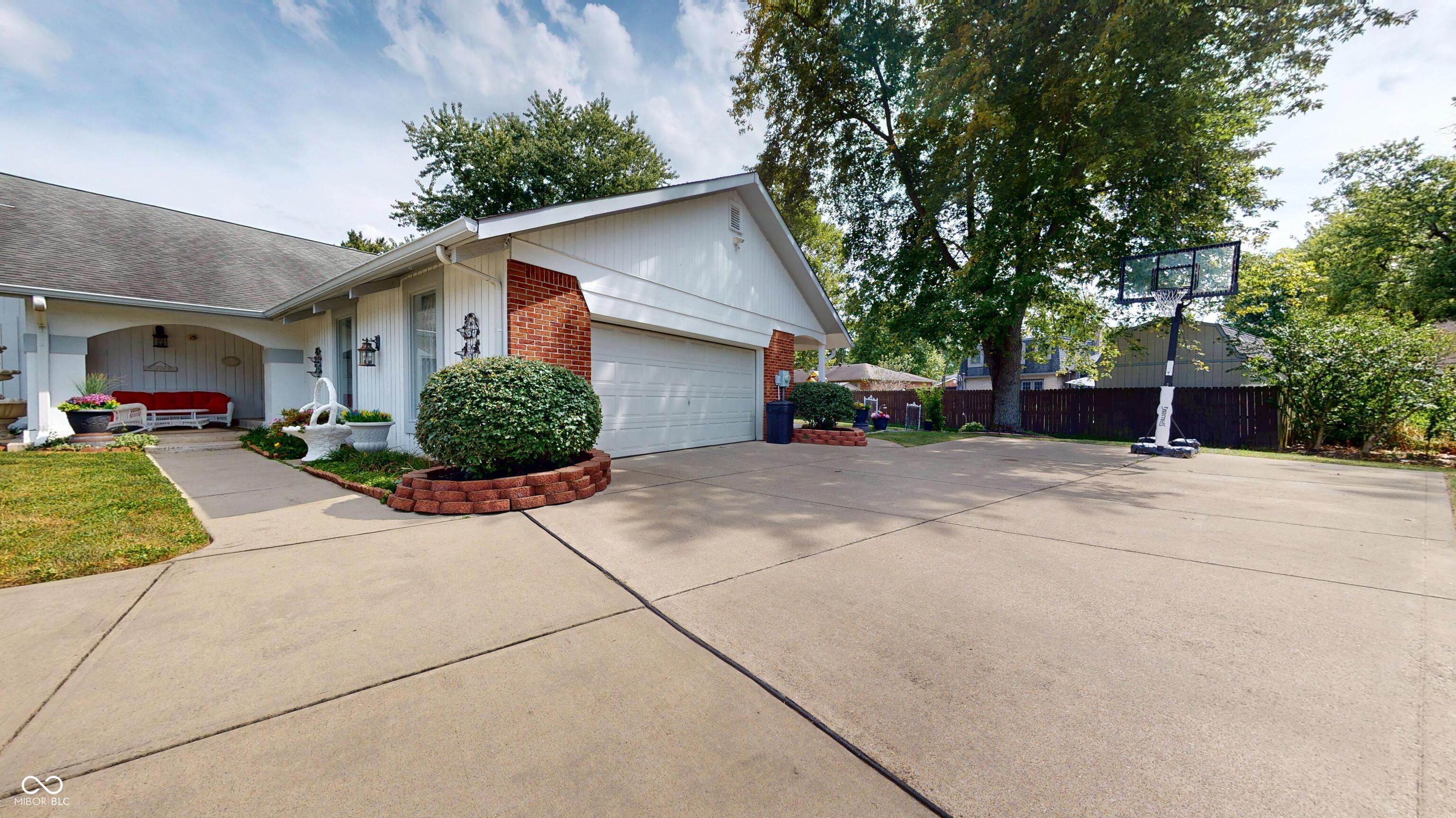 611 Sun Valley Court, Indianapolis, IN, 46217 photo 4 of 65