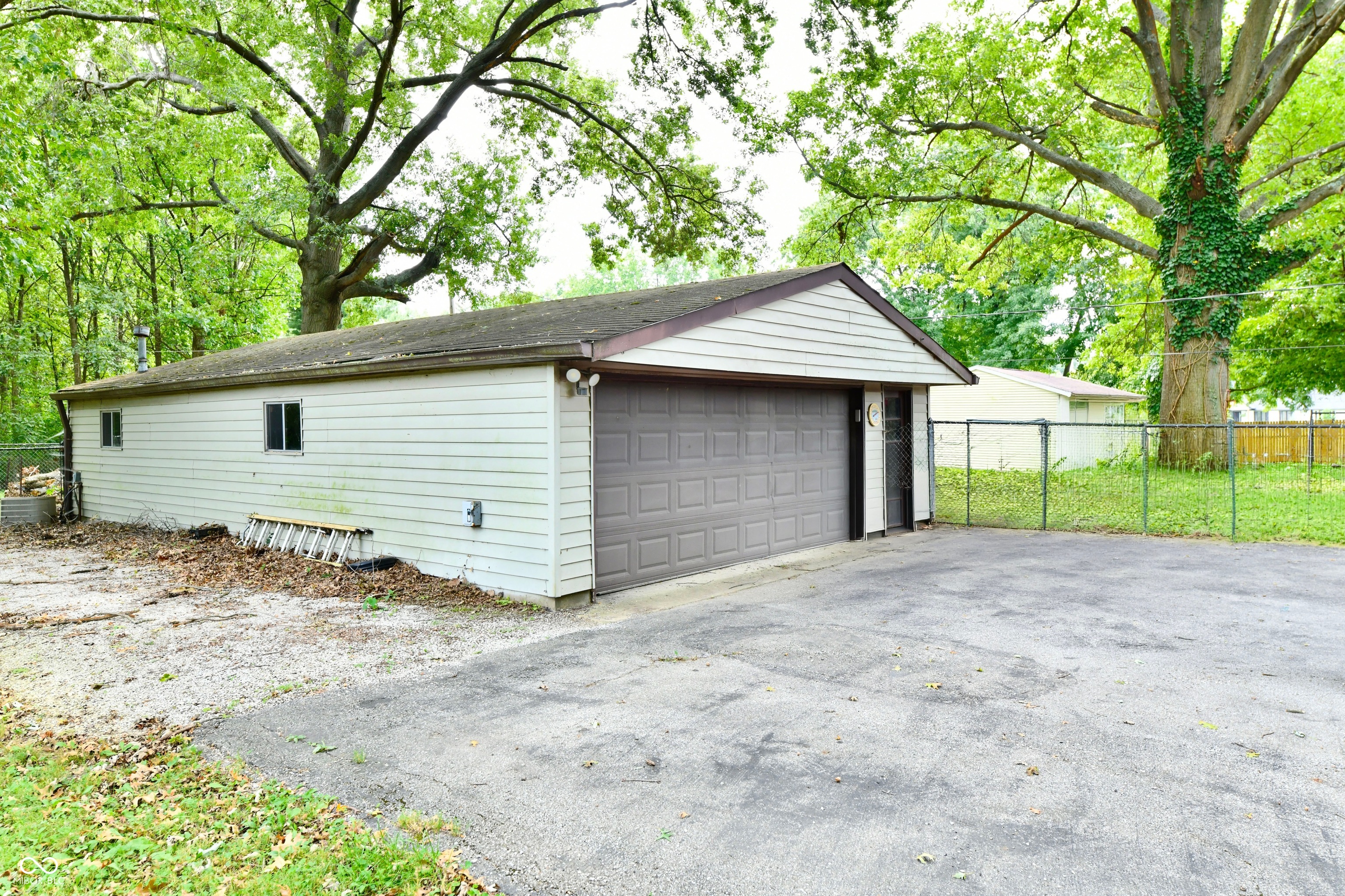 2051 N Avon, Avon, IN, 46123 photo 4 of 25