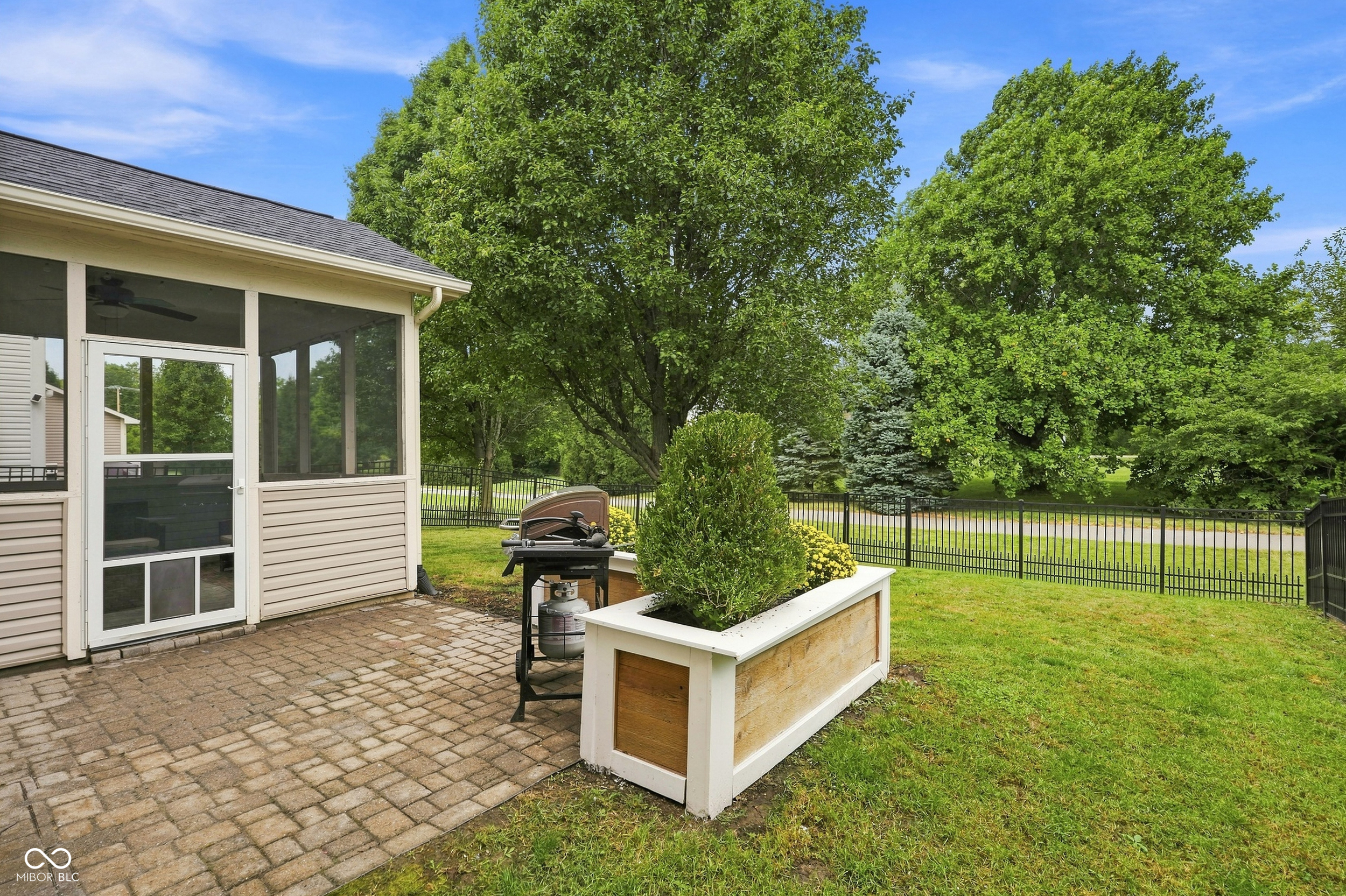 10662 Landsbrook Run N, Noblesville, IN, 46060 photo 4 of 45