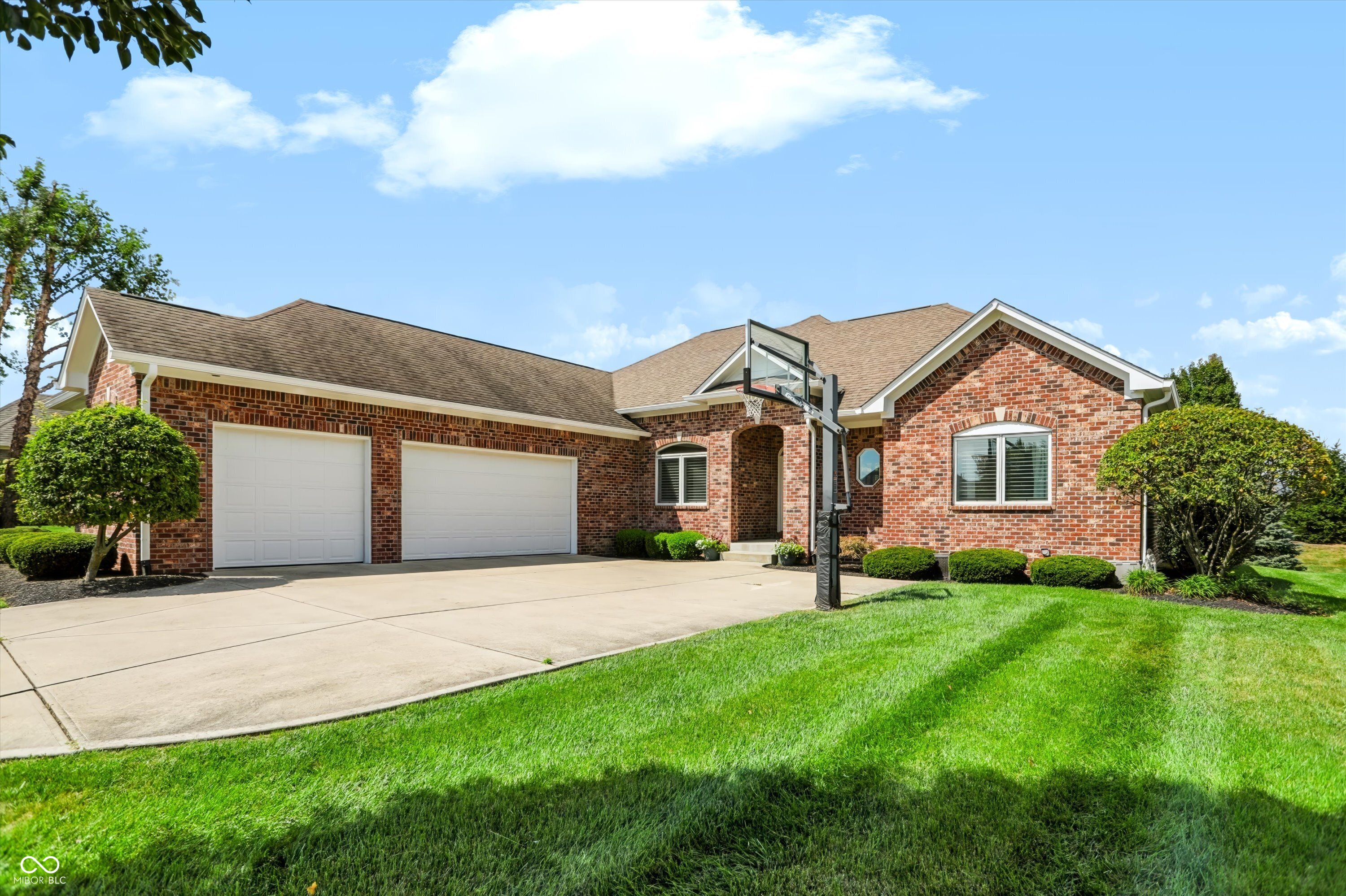 1812 Golden Field Drive, Greenwood, IN, 46143 photo 4 of 72