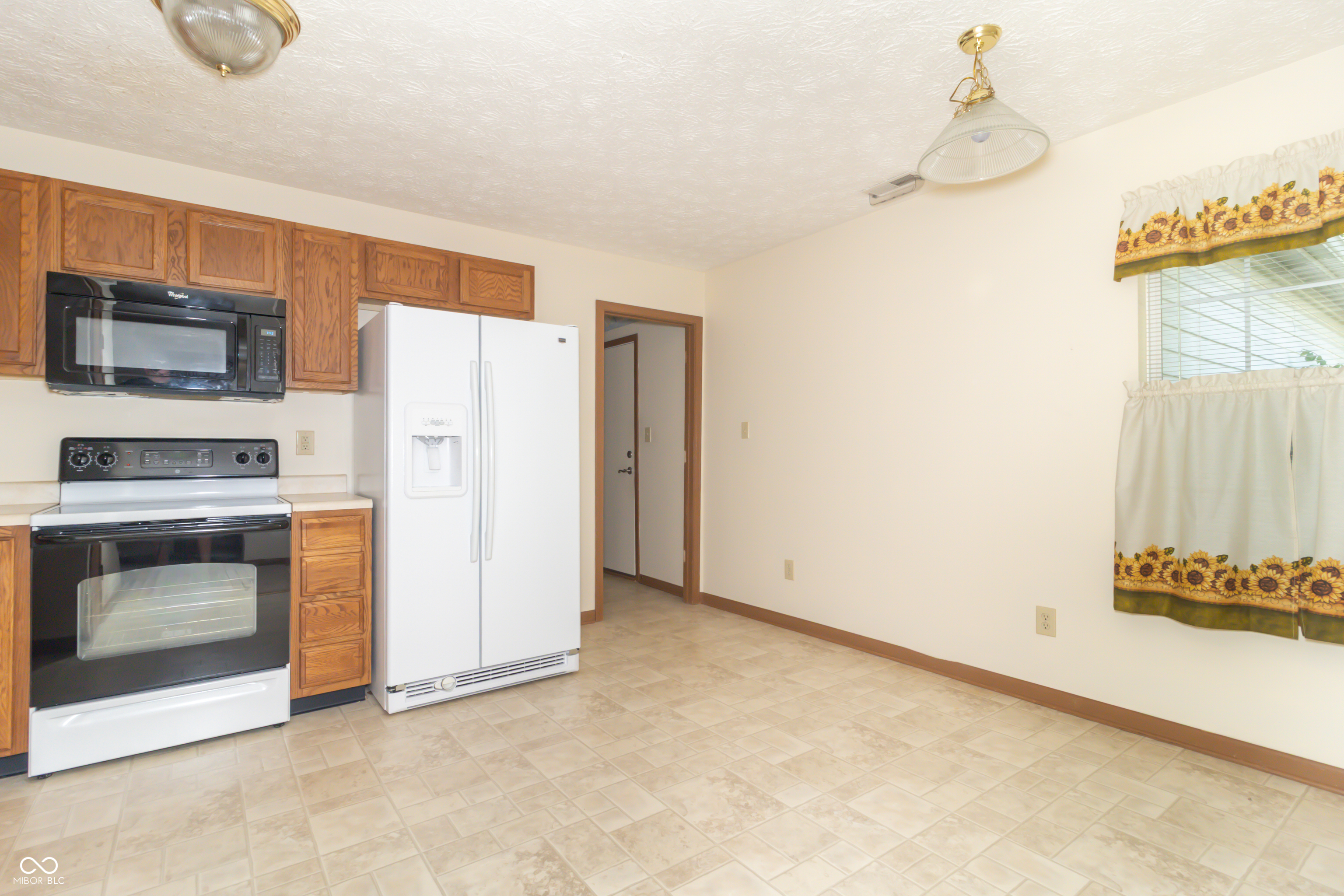 1459 Cypress Drive, Greenfield, IN, 46140 photo 4 of 47
