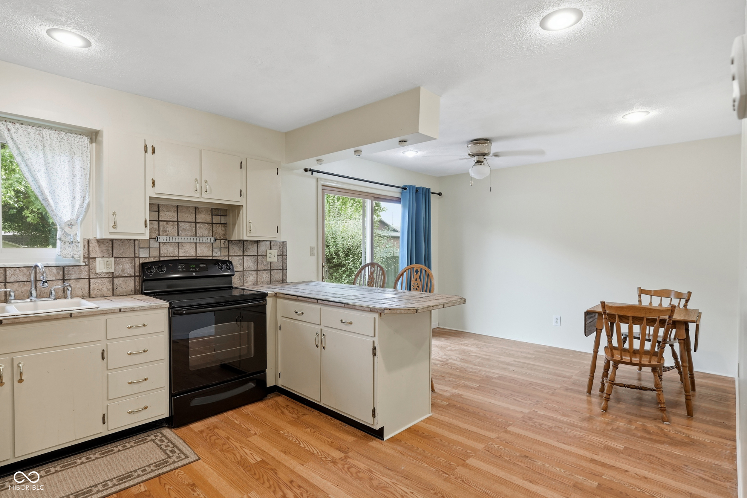 7927 Hoop Road, Indianapolis, IN, 46217 photo 4 of 44