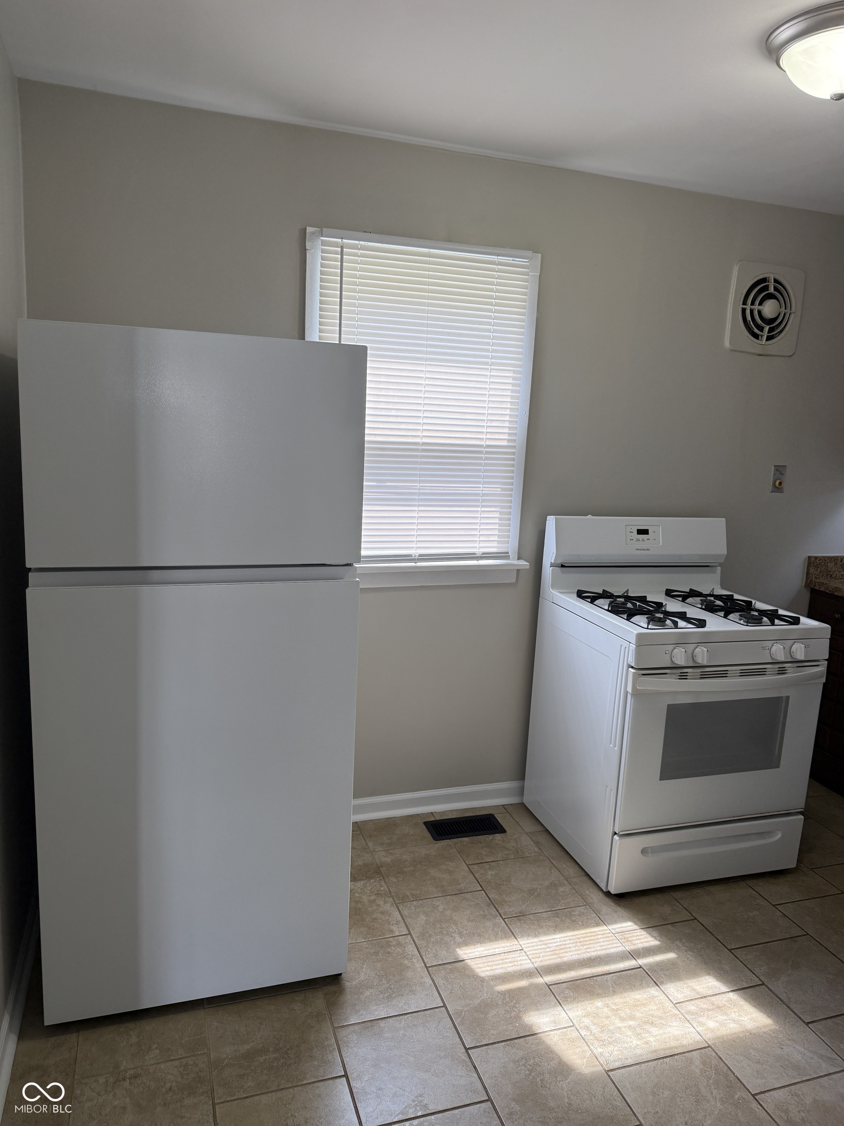 2045 E 49th Street, Indianapolis, IN, 46205 photo 4 of 12