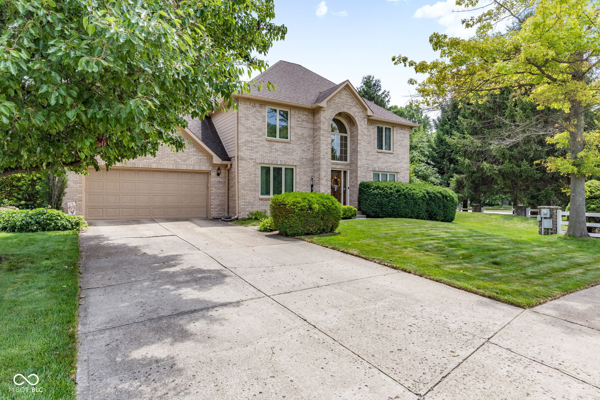 7101 Lakeside Woods Drive, Indianapolis, IN, 46278 photo 4 of 101