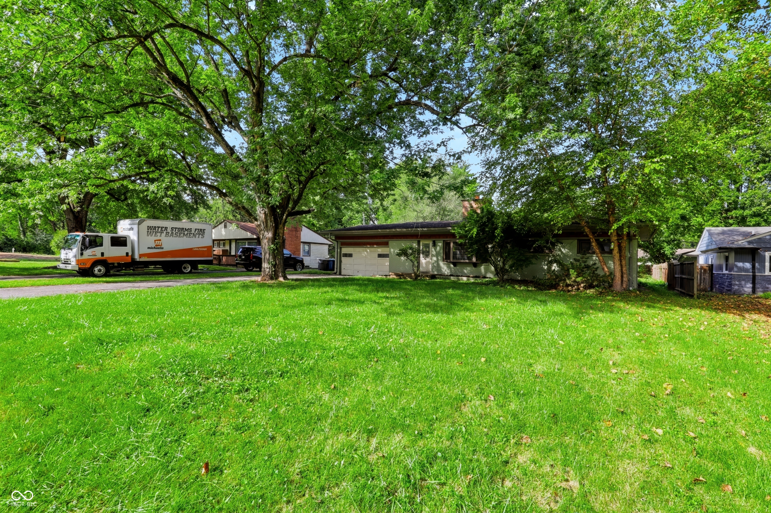6410 N Oxford Street, Indianapolis, IN, 46220 photo 4 of 47