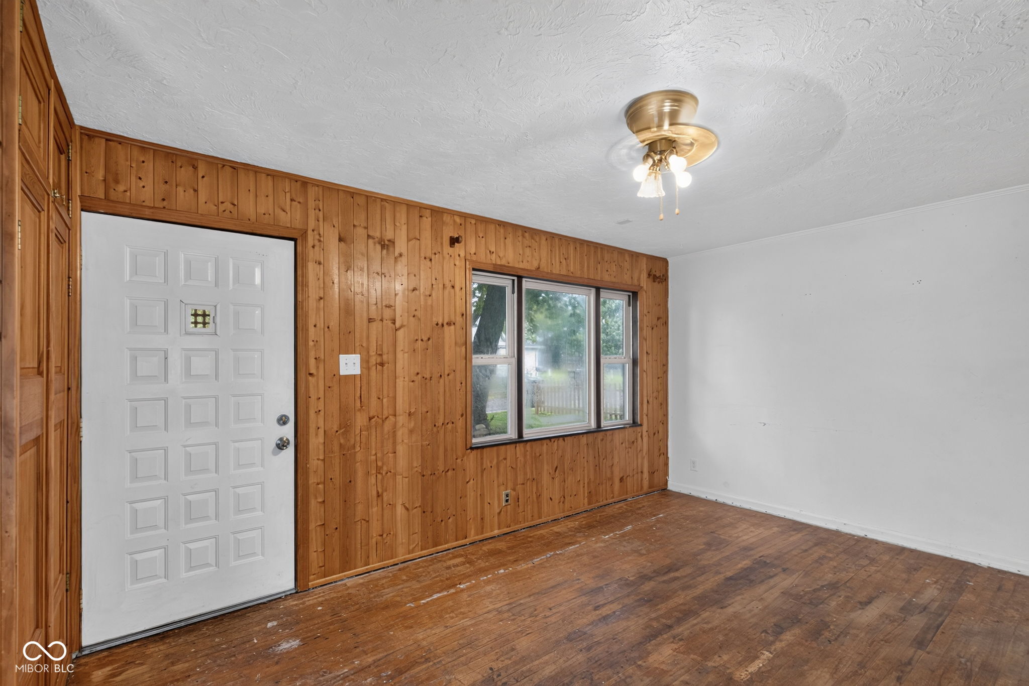 321 E 39th Street, Anderson, IN, 46013 photo 4 of 20