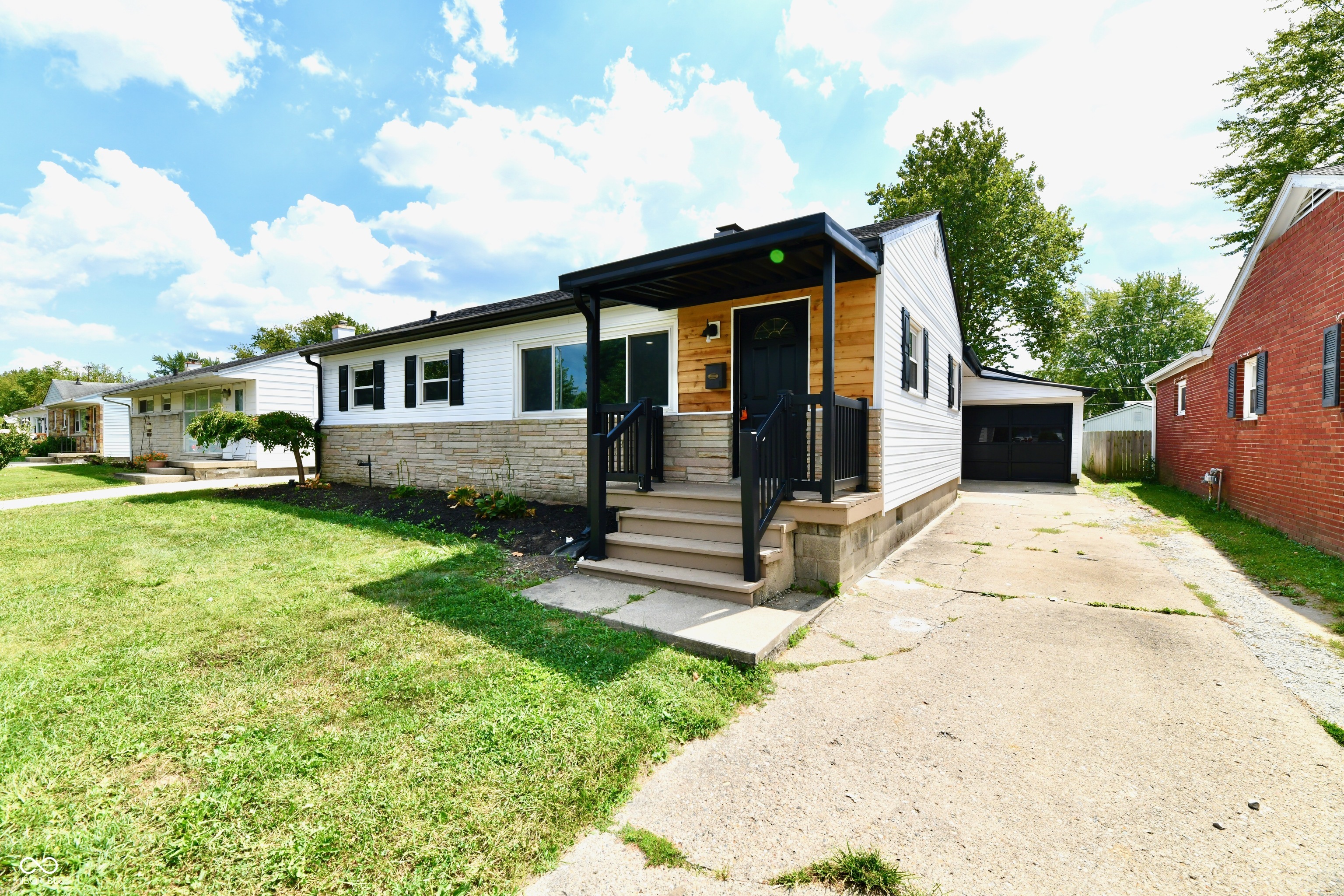 129 E McKenzie Road, Greenfield, IN, 46140 photo 4 of 34