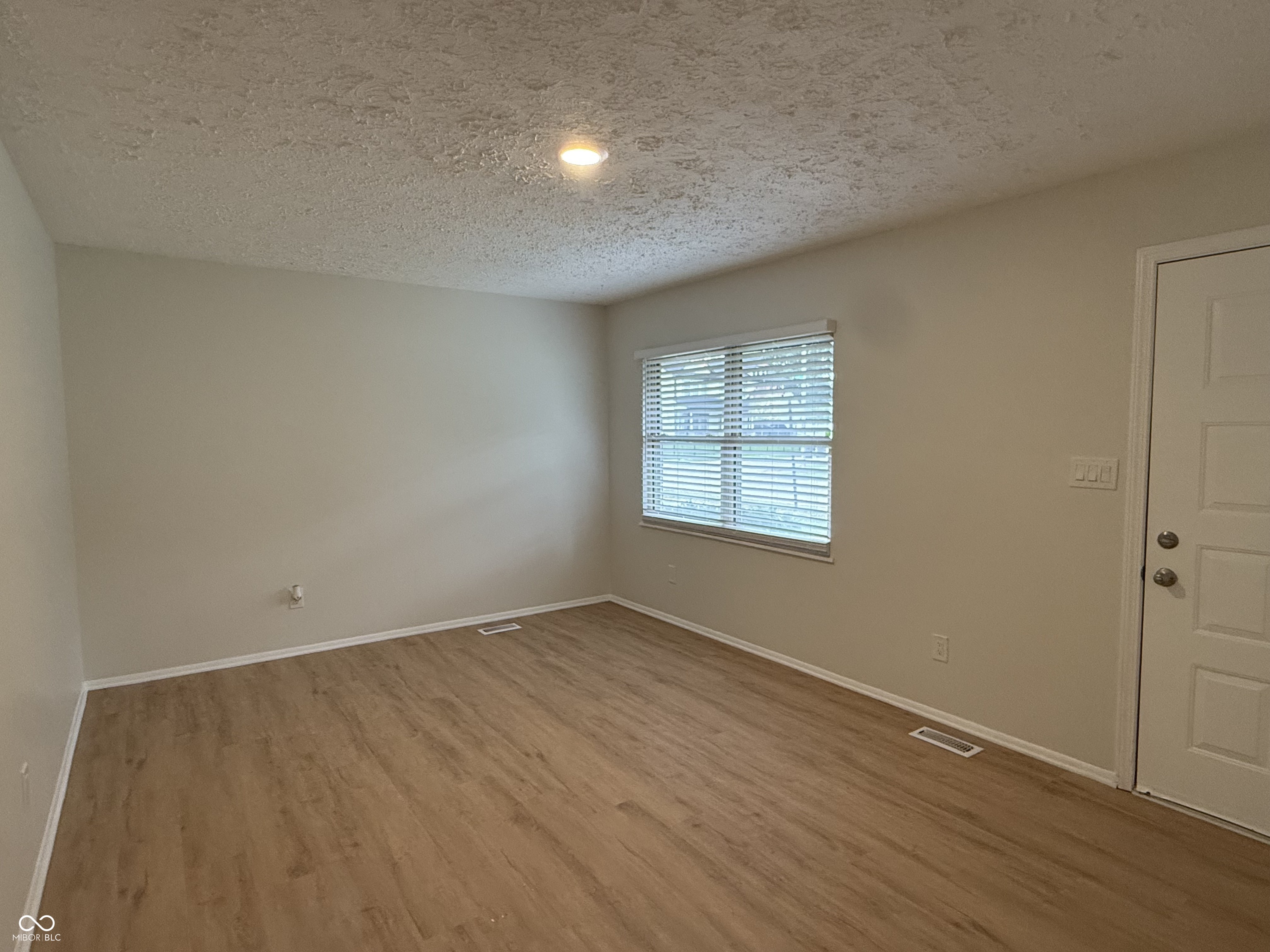 9508 Pepperidge Drive, Indianapolis, IN, 46235 photo 4 of 29
