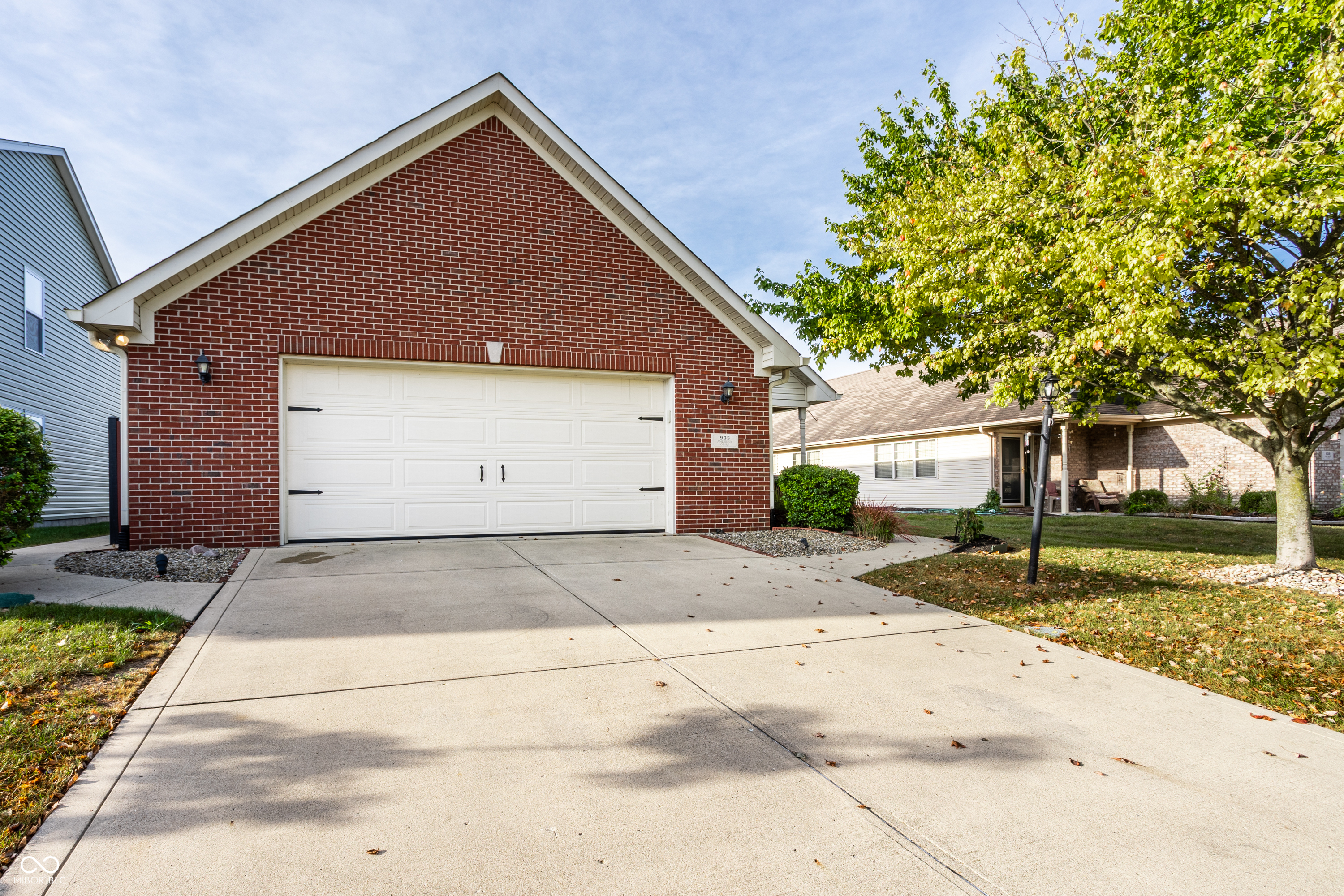 933 Amesbury Court, Indianapolis, IN, 46217 photo 4 of 47