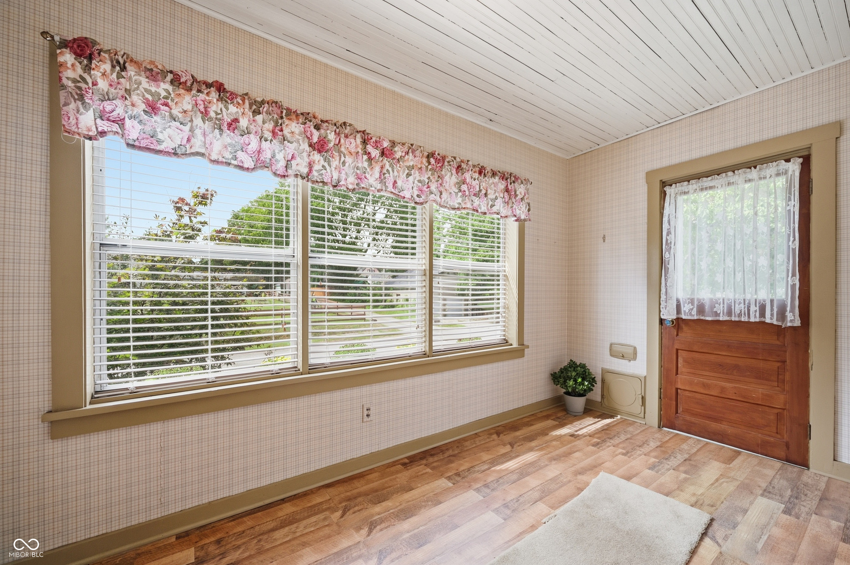 225 S Franklin Street, Knightstown, IN, 46148 photo 4 of 36