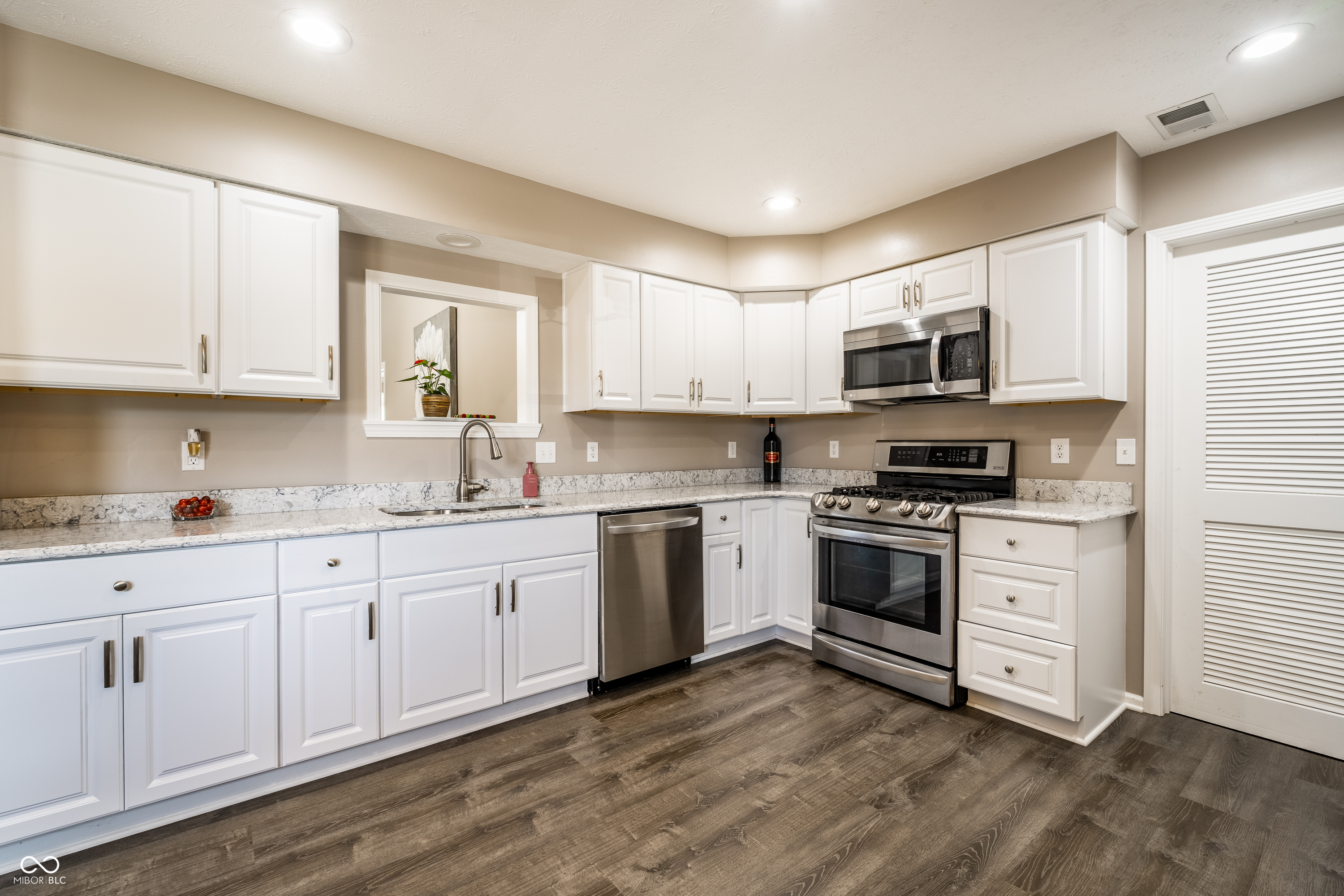 1525 Quail Glen Court, Carmel, IN, 46032 photo 4 of 34