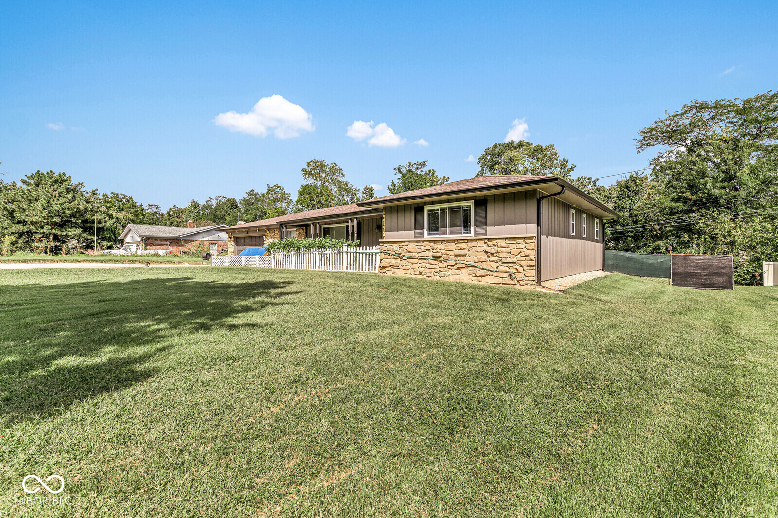 4006 Dundee Drive, Indianapolis, IN, 46237 photo 4 of 47