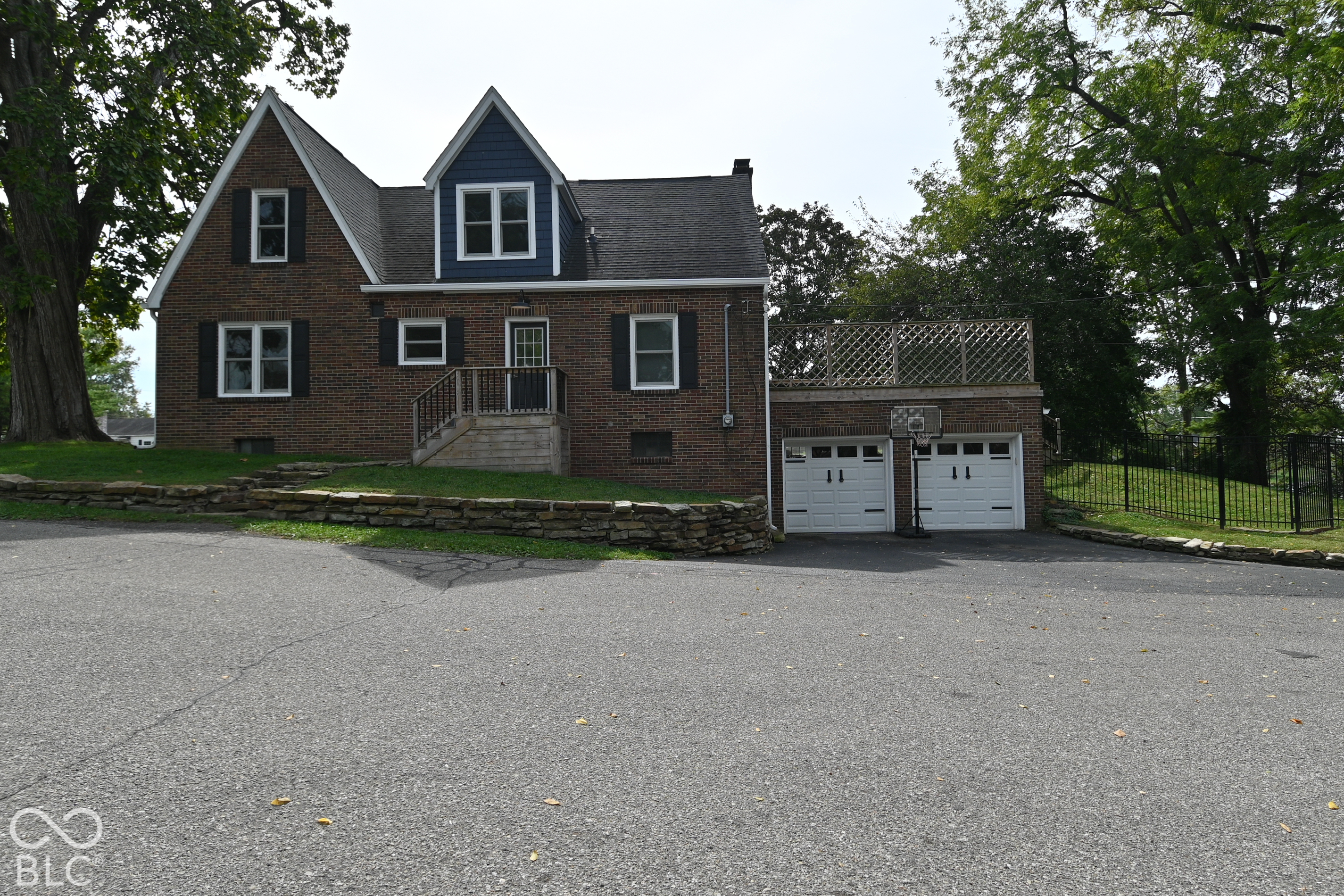 2212 Washington Street, Columbus, IN, 47201 photo 4 of 62