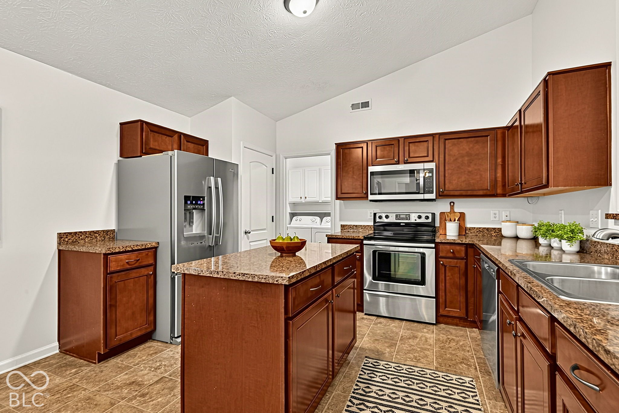 6656 W Deer Hill Drive, McCordsville, IN, 46055 photo 4 of 33
