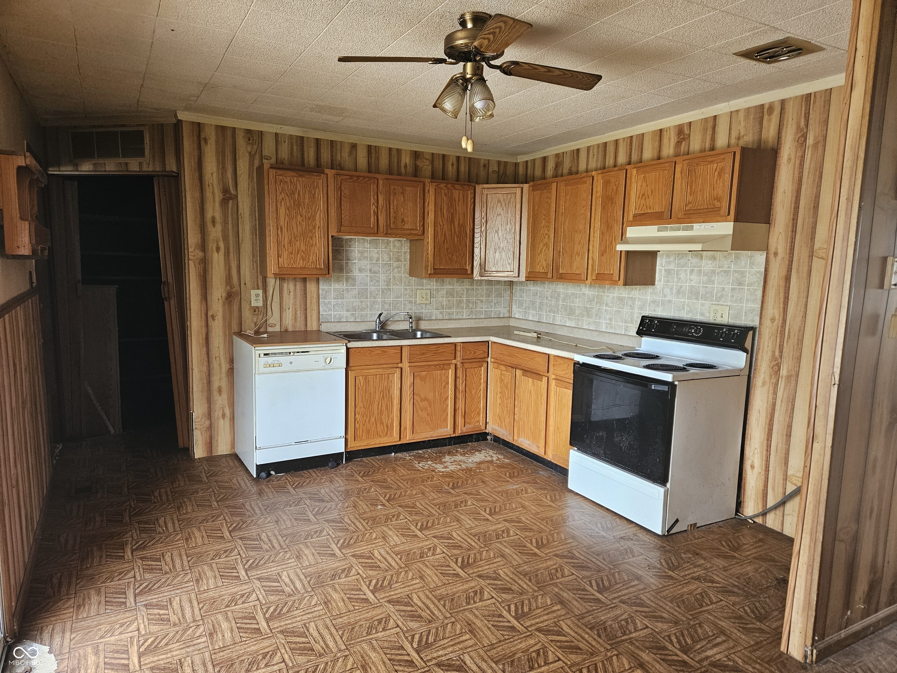 501 Walsh Court, Dunkirk, IN, 47336 photo 4 of 17