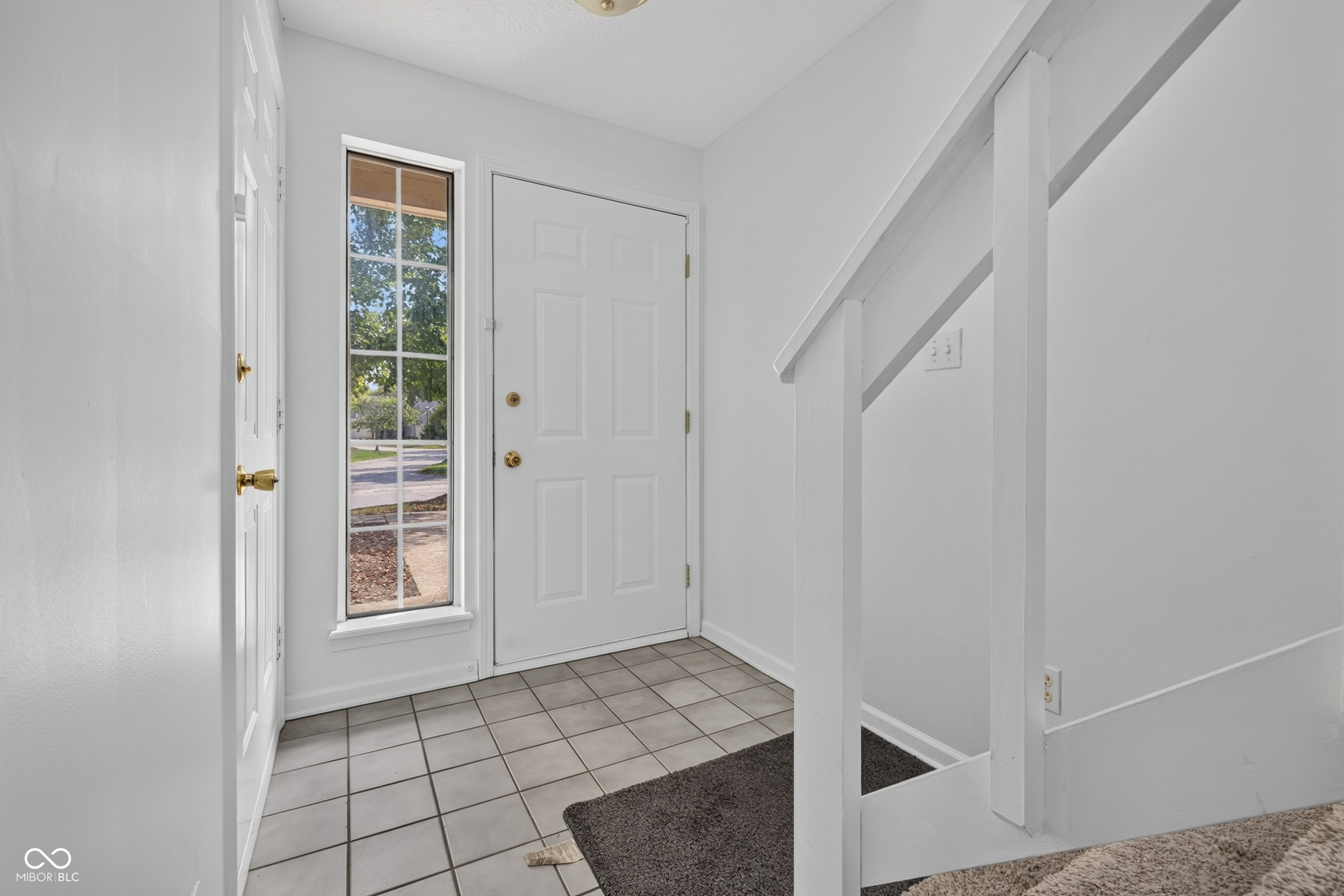 9354 Aberdare Drive, Indianapolis, IN, 46250 photo 4 of 35