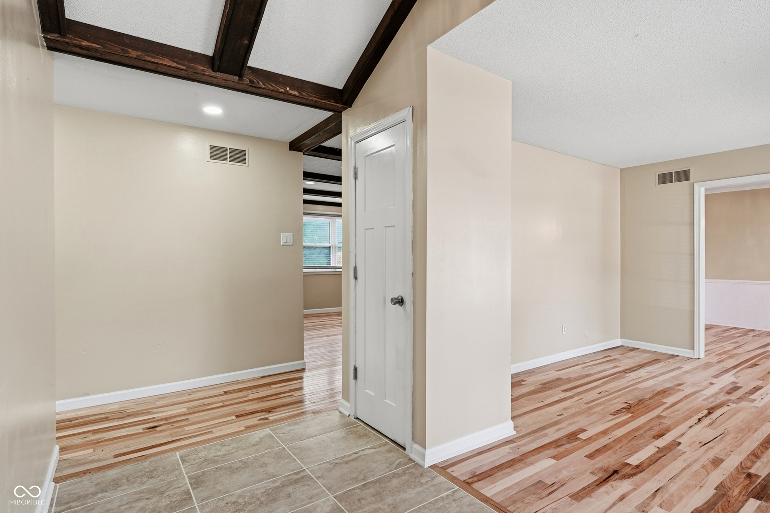 7437 Cotherstone Court, Indianapolis, IN, 46256 photo 4 of 47