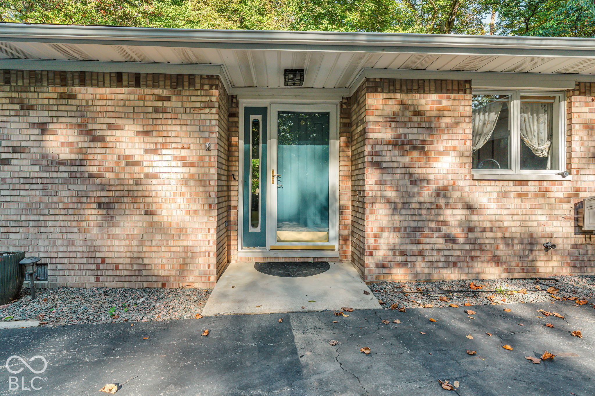 1042 N Farmington Drive, Crawfordsville, IN, 47933 photo 4 of 72