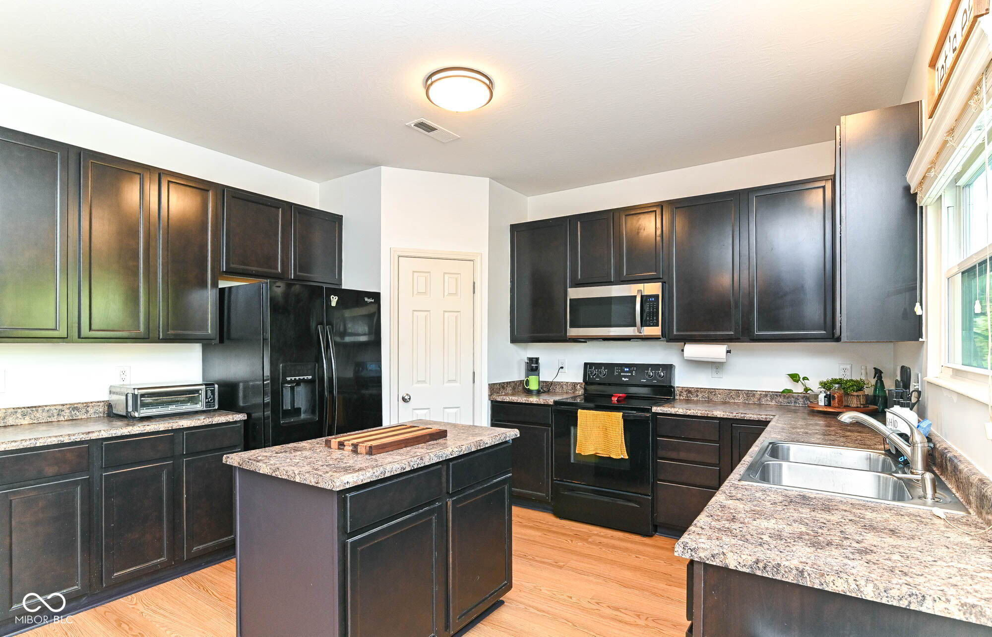 2417 McGregor Drive, Avon, IN, 46123 photo 4 of 22