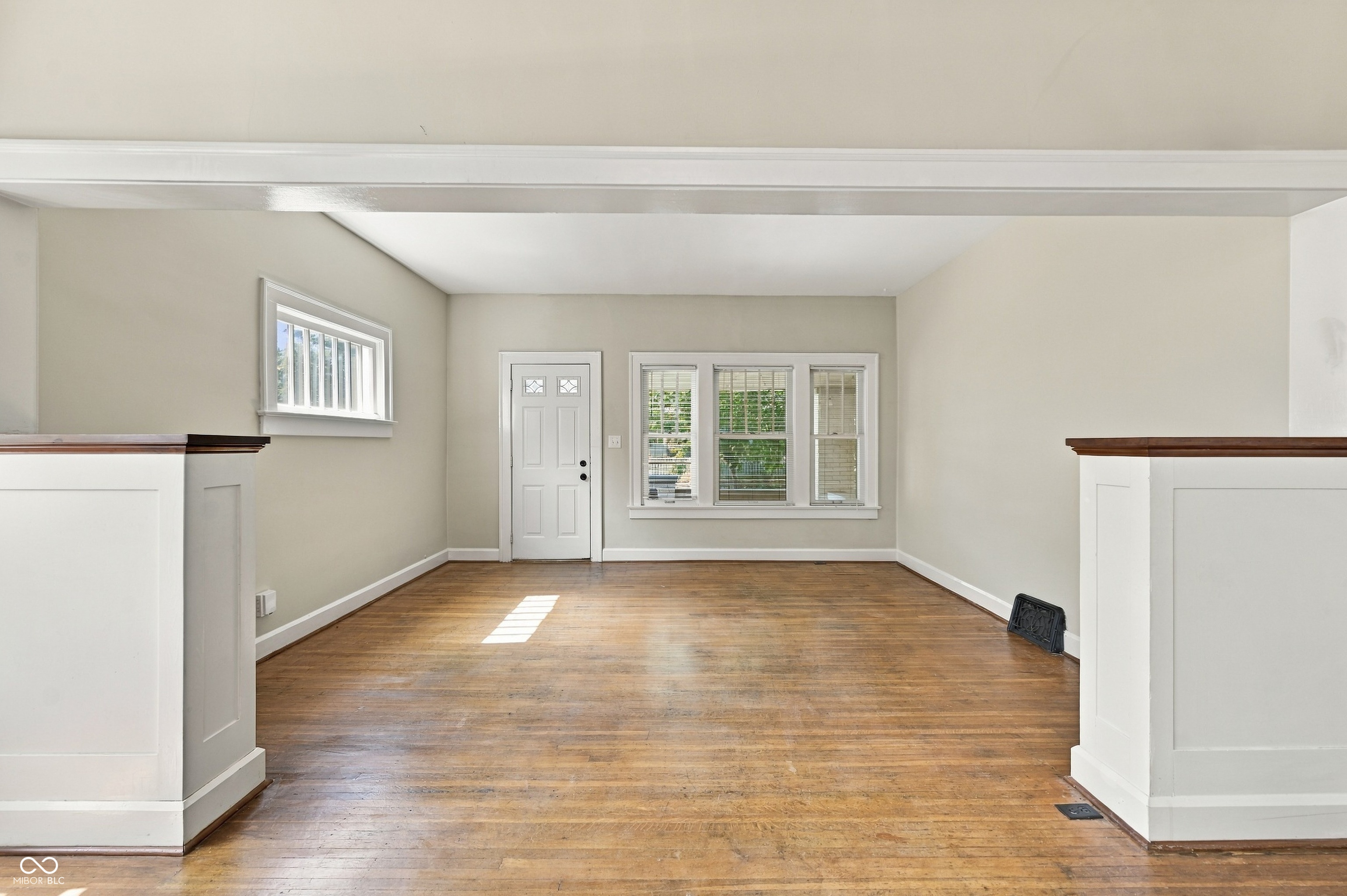 3907 Ruckle Street, Indianapolis, IN, 46205 photo 4 of 46