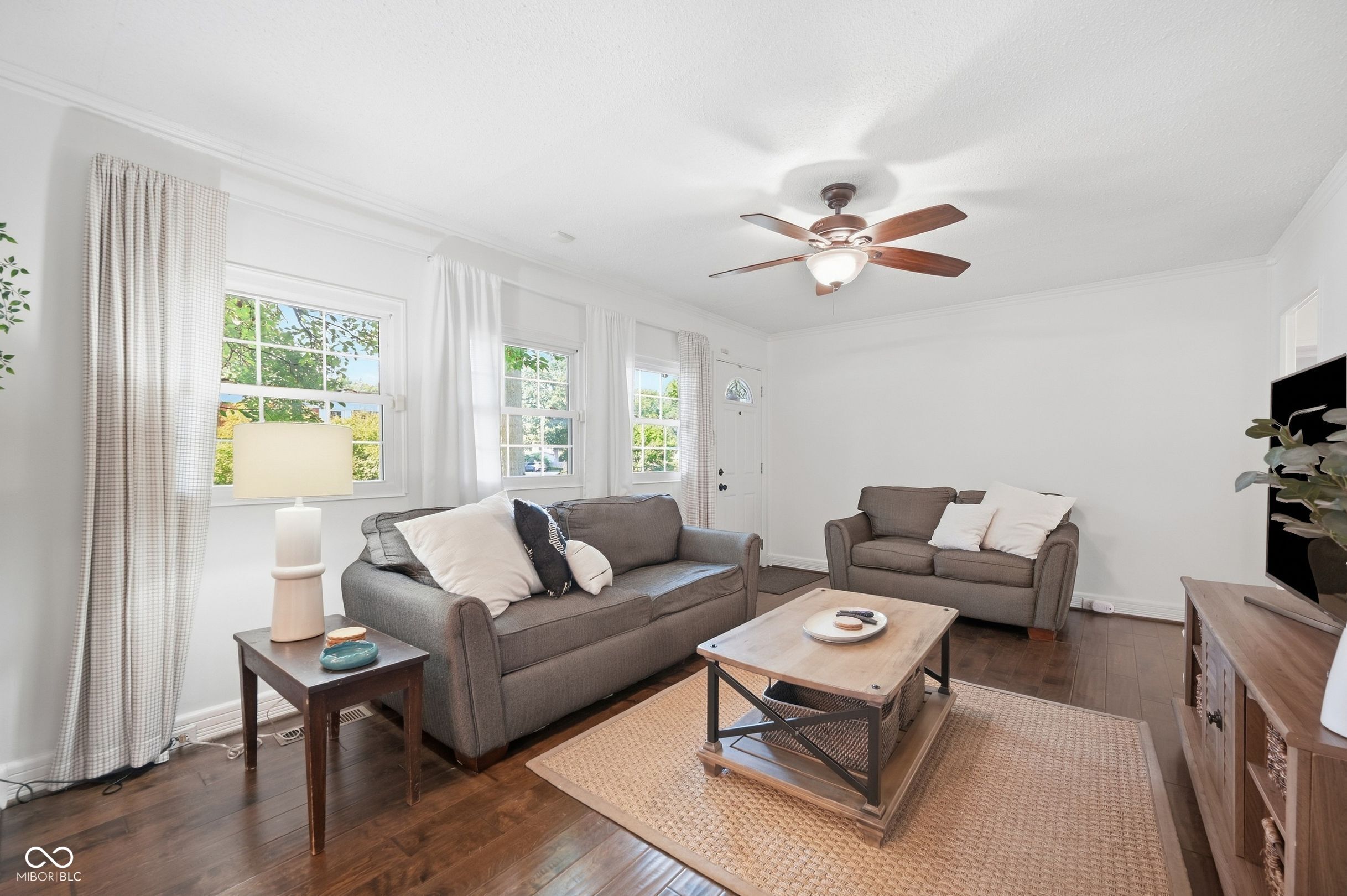 5925 Kingsley Drive, Indianapolis, IN, 46220 photo 4 of 37