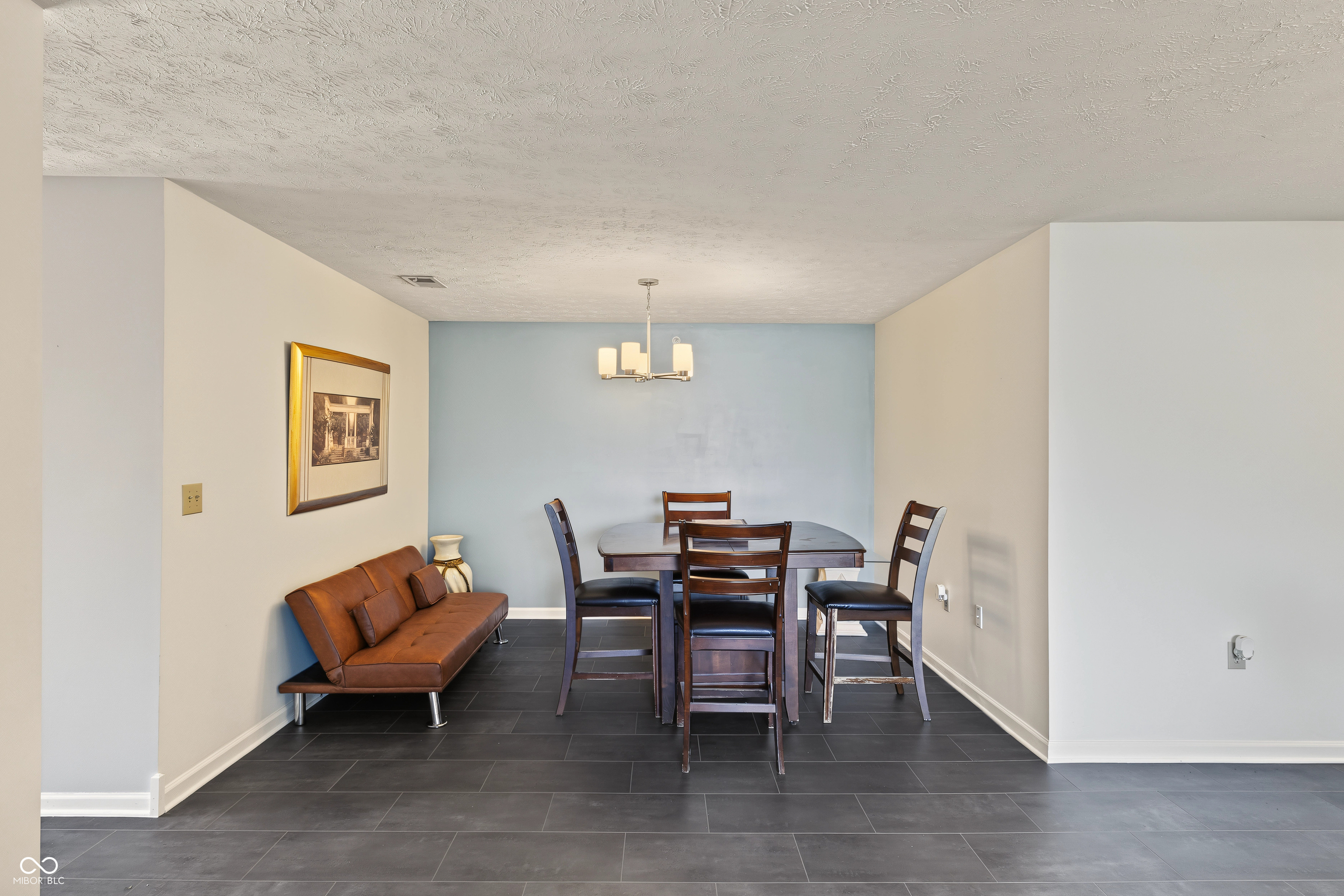 8750 Yardley Court #208, Indianapolis, IN, 46268 photo 4 of 24