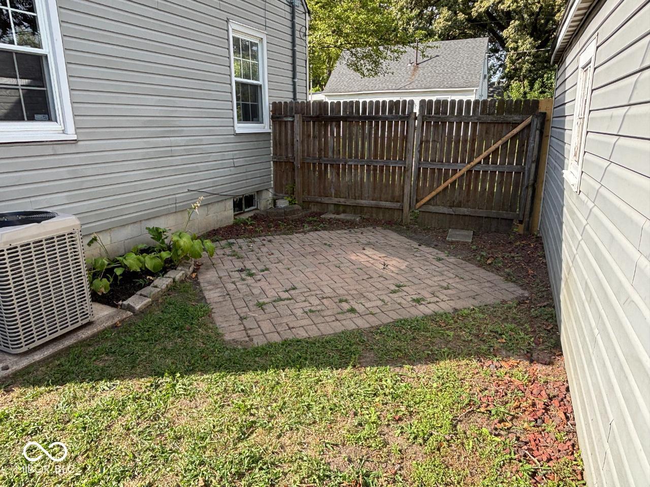 2202 S Pershing Drive, Muncie, IN, 47302 photo 4 of 27