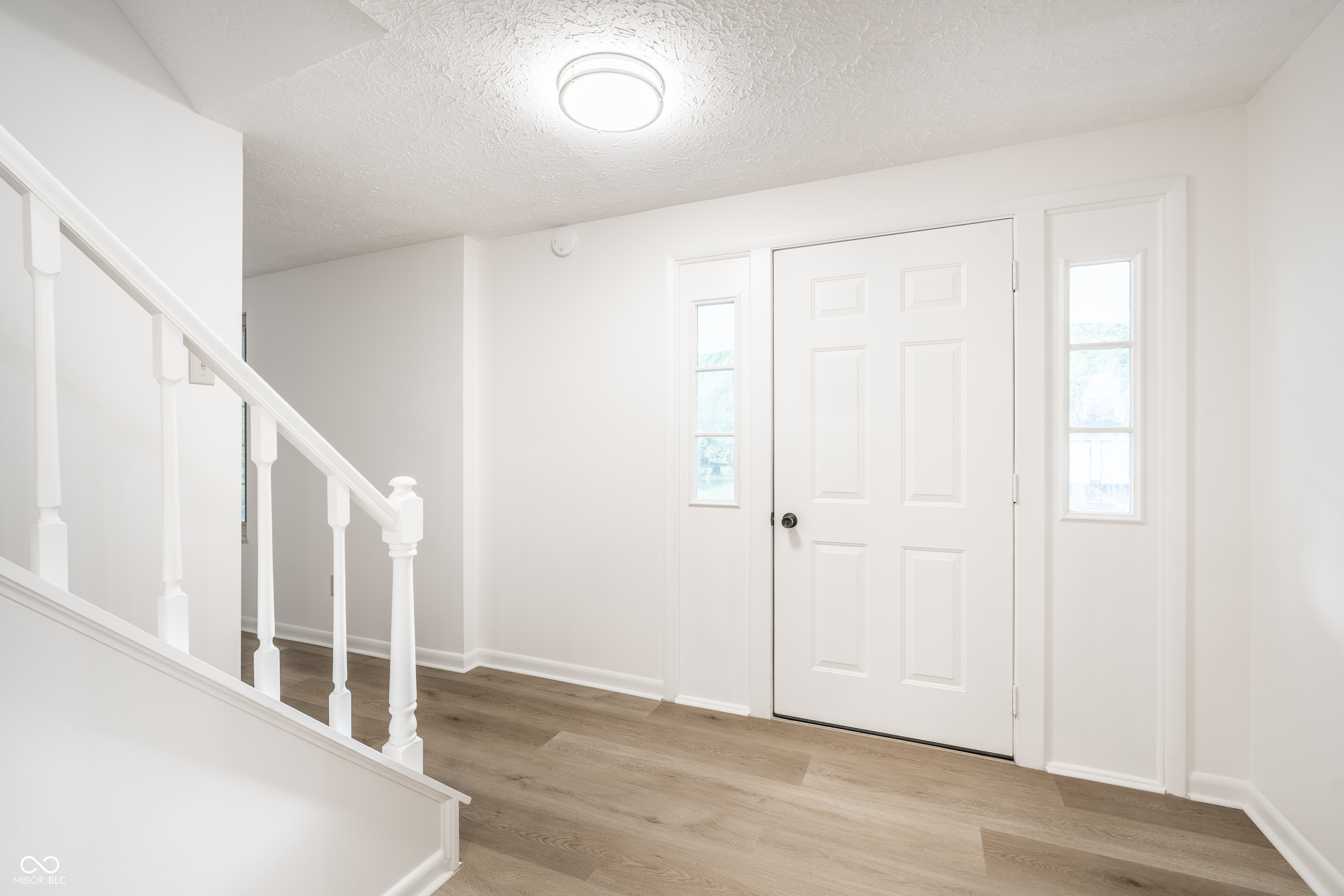 9320 Thornwood Drive, Indianapolis, IN, 46250 photo 4 of 52