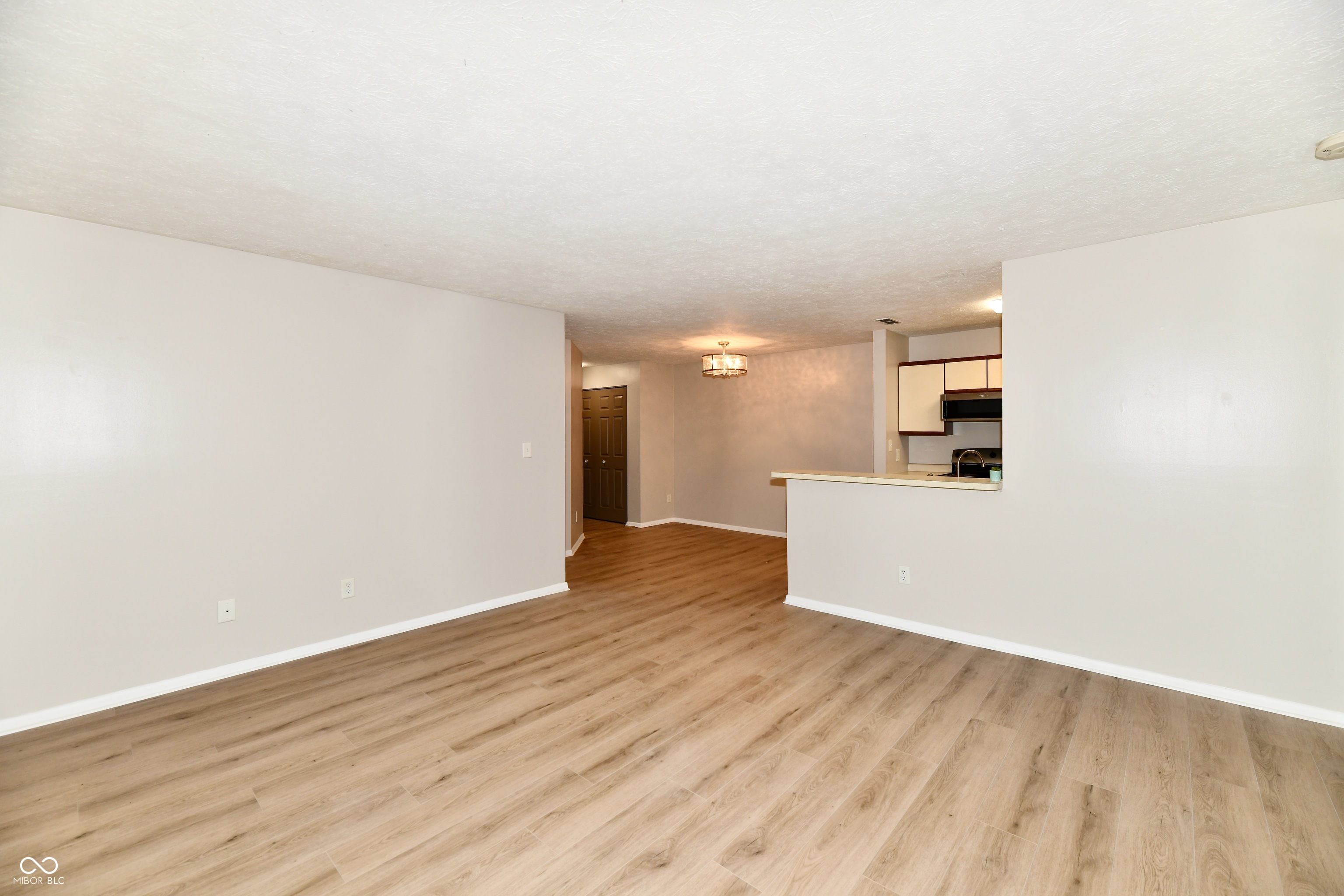 4381 Village Parkway Circle W #6, Indianapolis, IN, 46254 photo 4 of 39