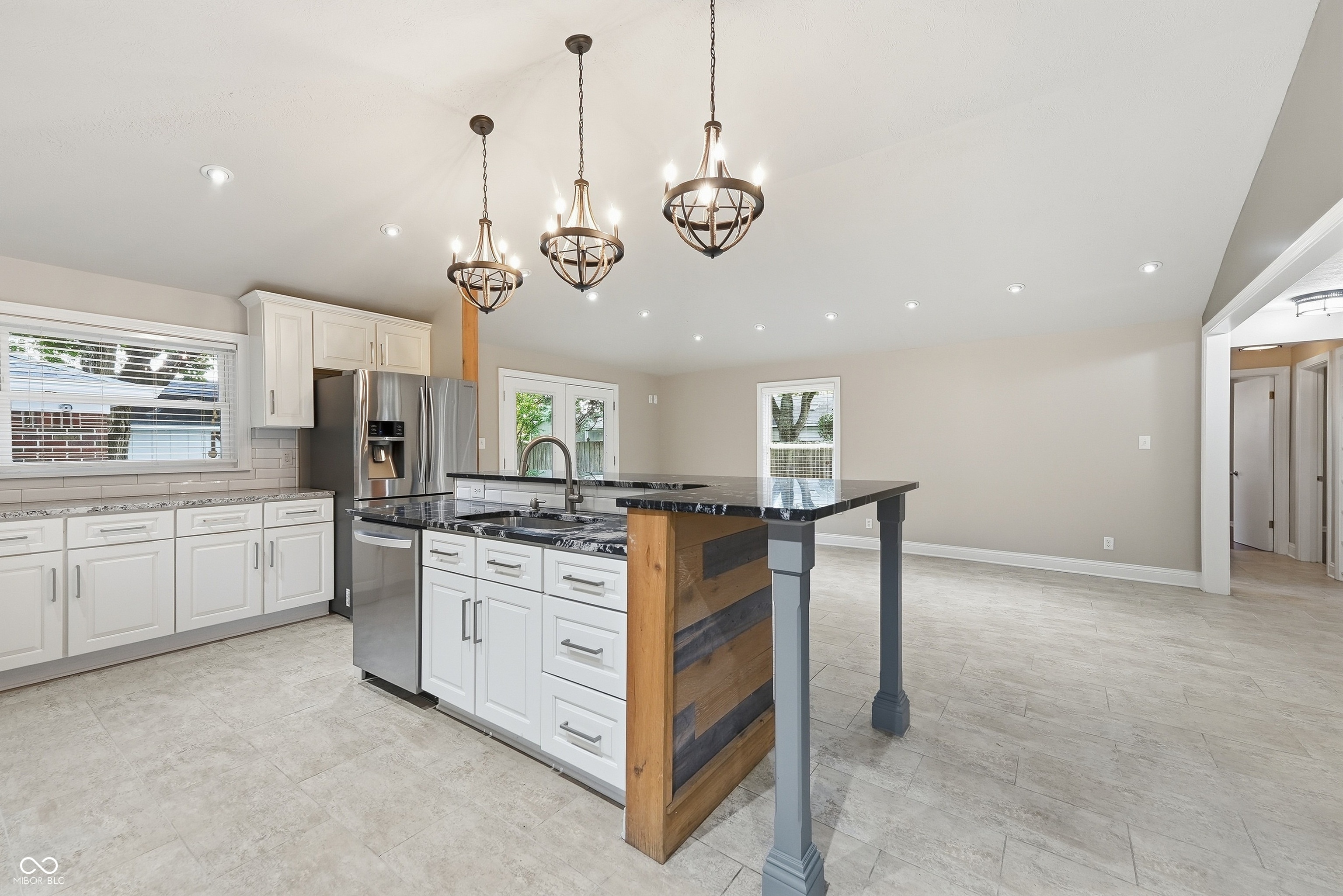 1219 Nicholas Road, Indianapolis, IN, 46220 photo 4 of 47