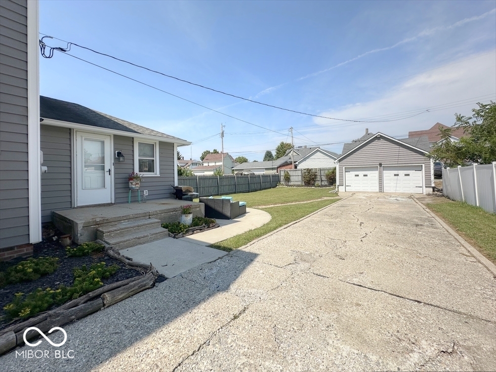 926 S A Street, Elwood, IN, 46036 photo 4 of 27