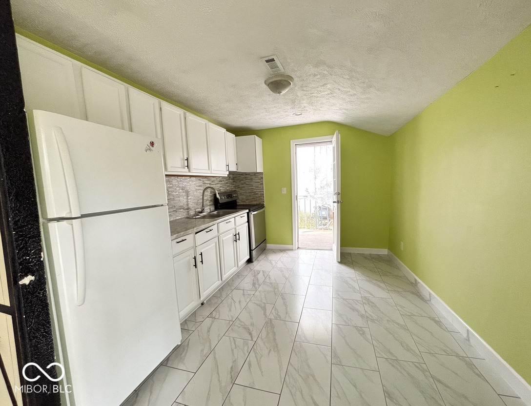 5007 E 34th Street, Indianapolis, IN, 46218 photo 4 of 14