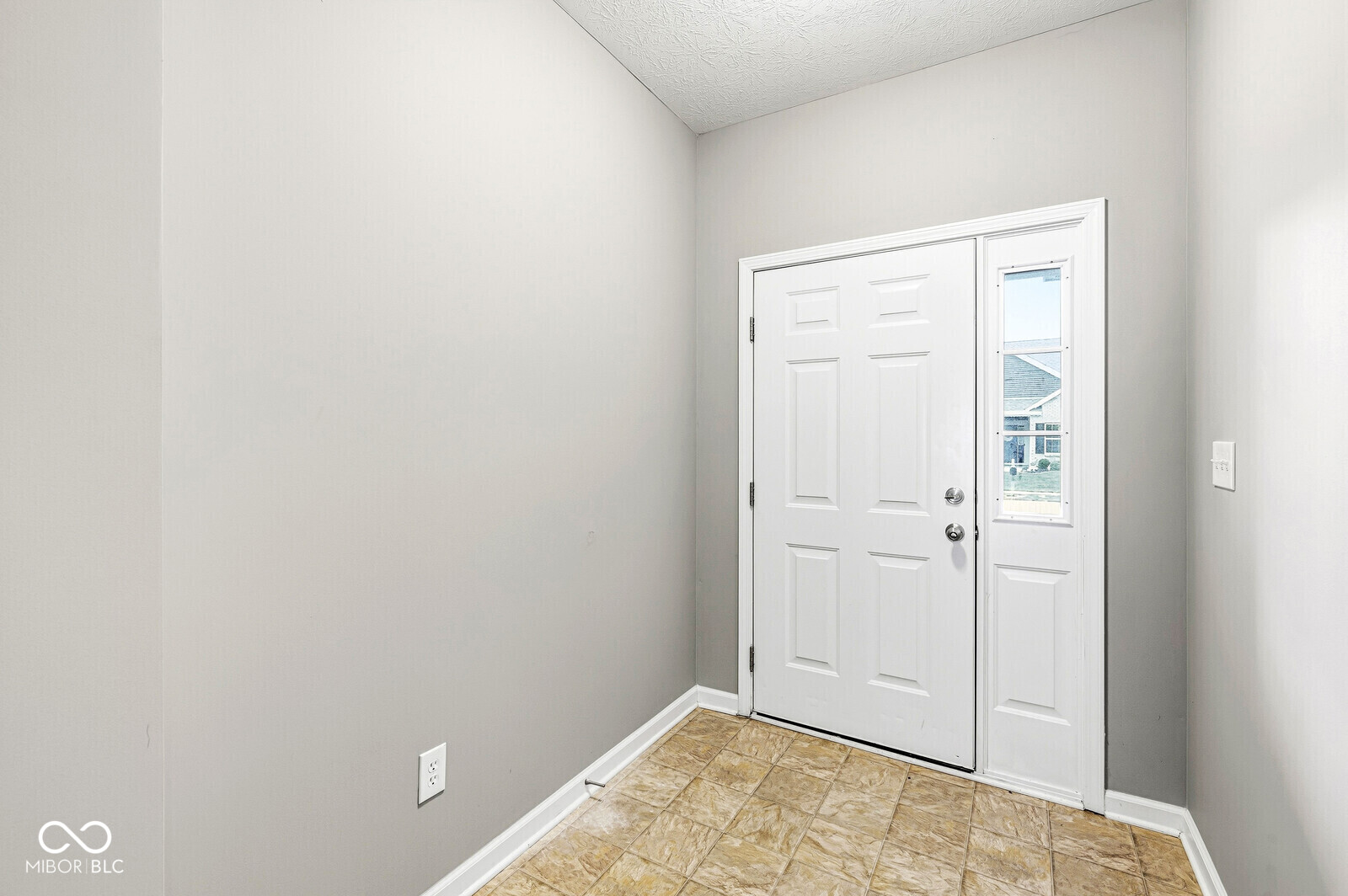 5350 Tanglewood Lane, Whitestown, IN, 46075 photo 4 of 34
