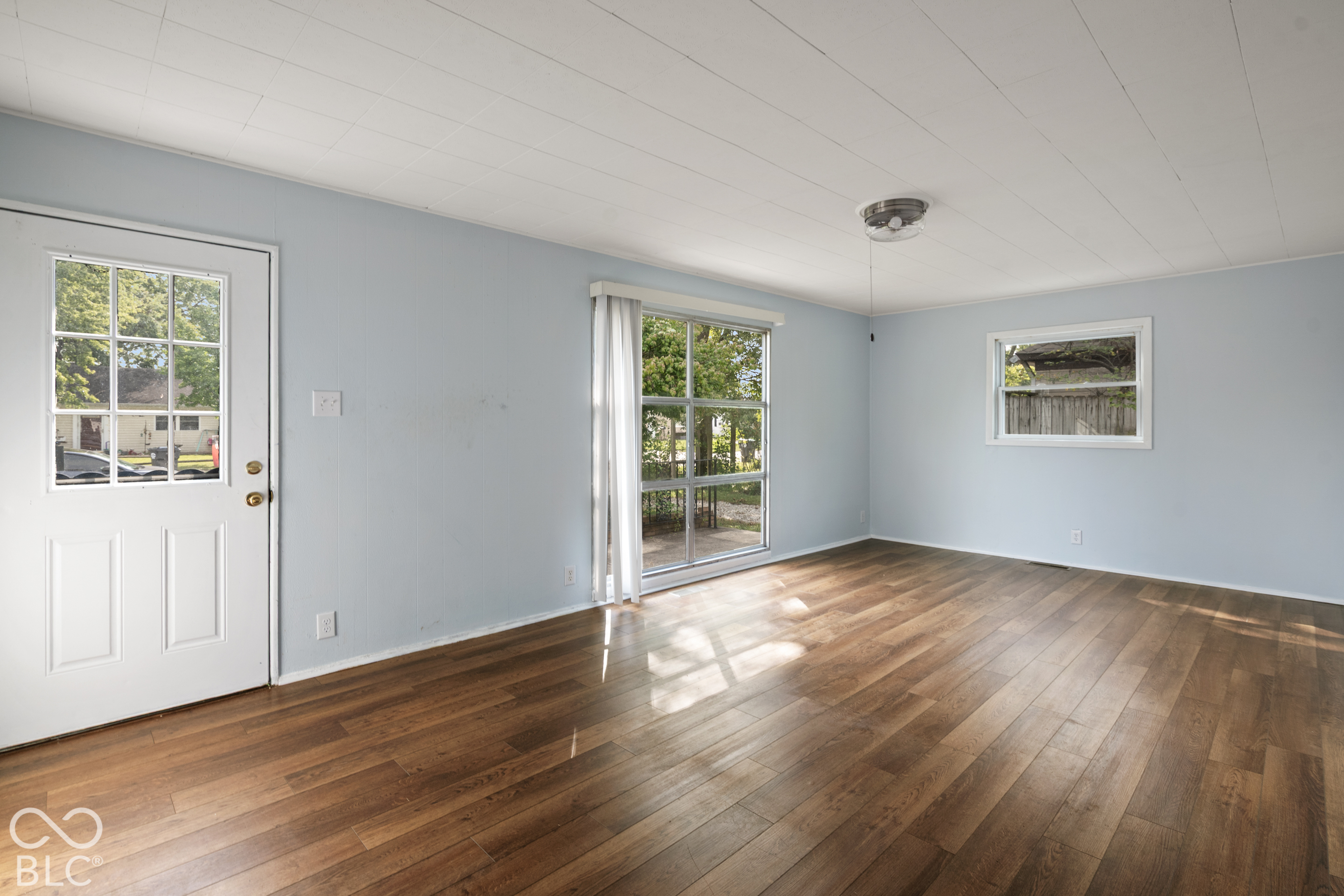 512 Park Drive, Greenwood, IN, 46143 photo 4 of 17