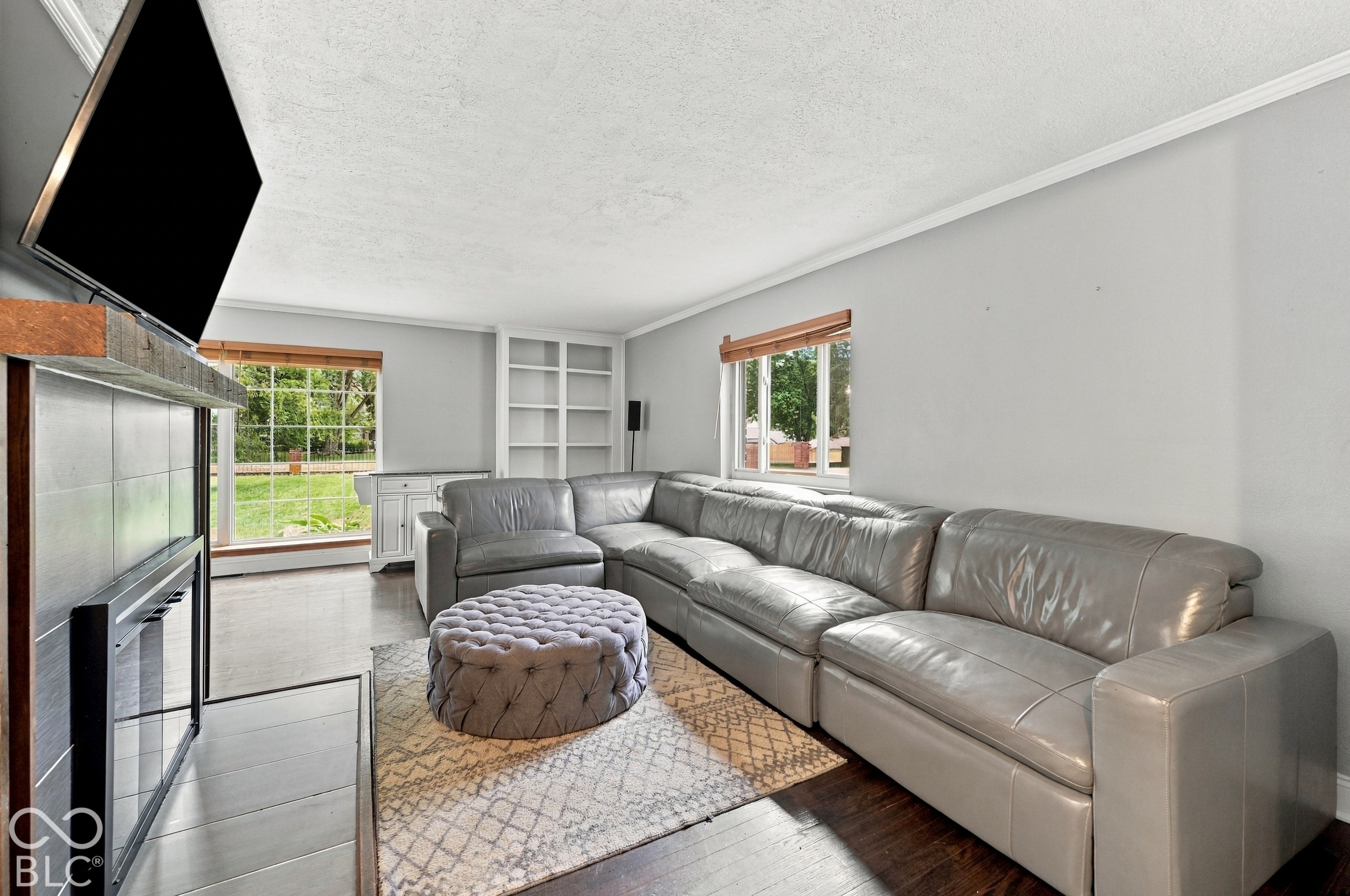 27 W Roberts Road, Indianapolis, IN, 46217 photo 4 of 65