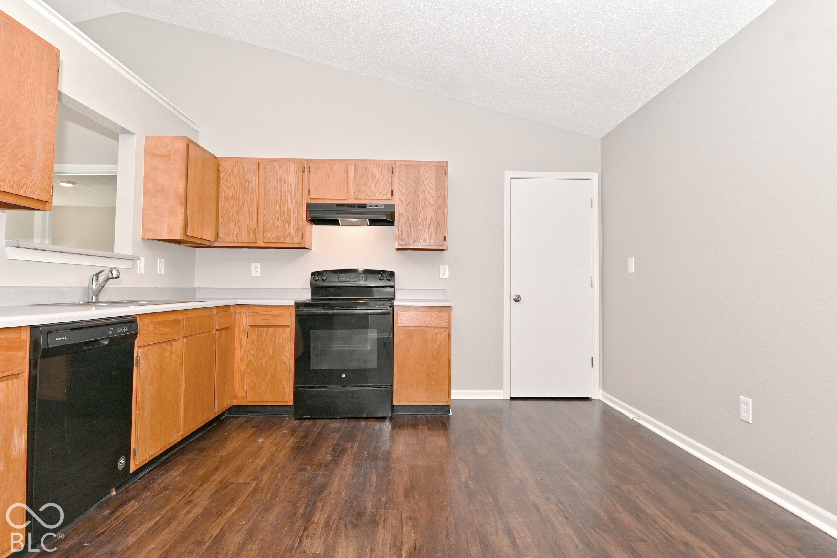 2265 Lakecrest Drive, Columbus, IN, 47201 photo 4 of 25