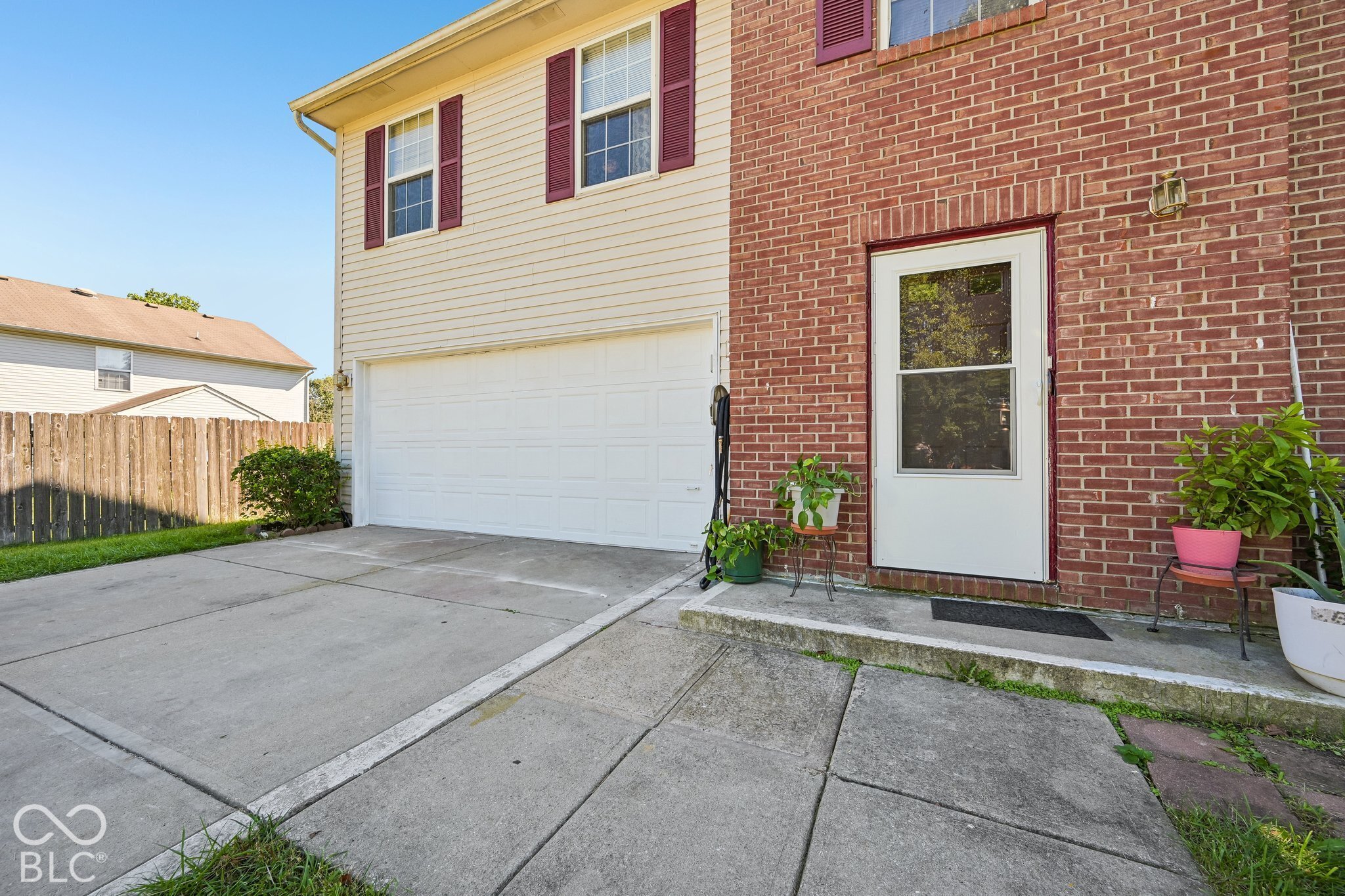 6041 Denise Drive, Indianapolis, IN, 46221 photo 4 of 34