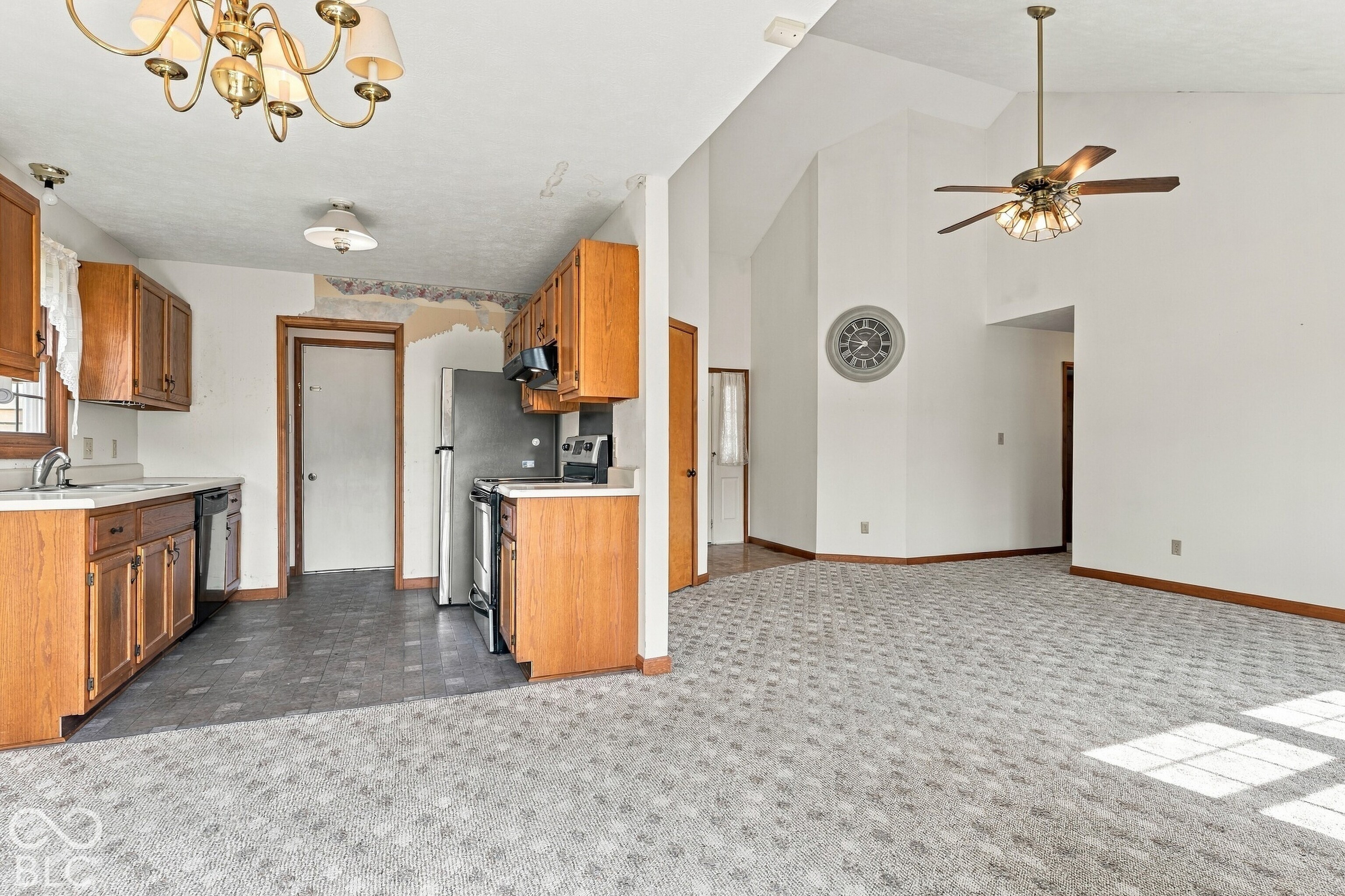 3727 Bonaventure, Columbus, IN, 47203 photo 4 of 26