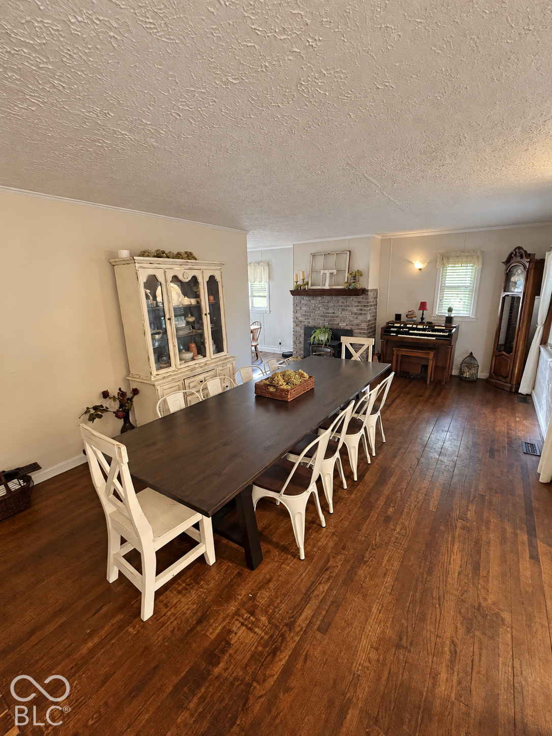 335 S 25th Avenue, Beech Grove, IN, 46107 photo 4 of 25