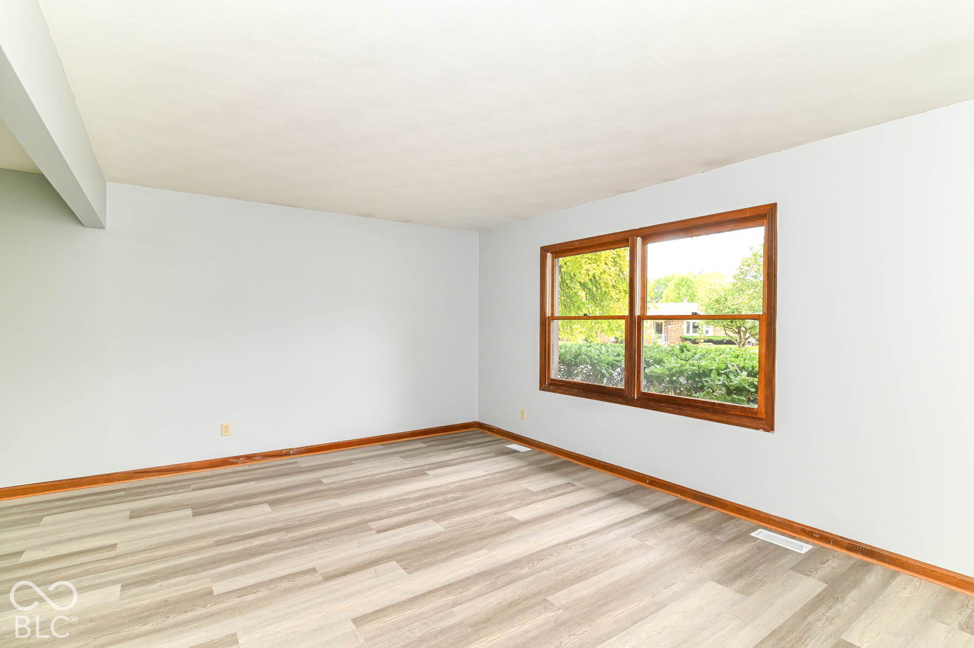 8129 Burn Court, Indianapolis, IN, 46217 photo 4 of 37
