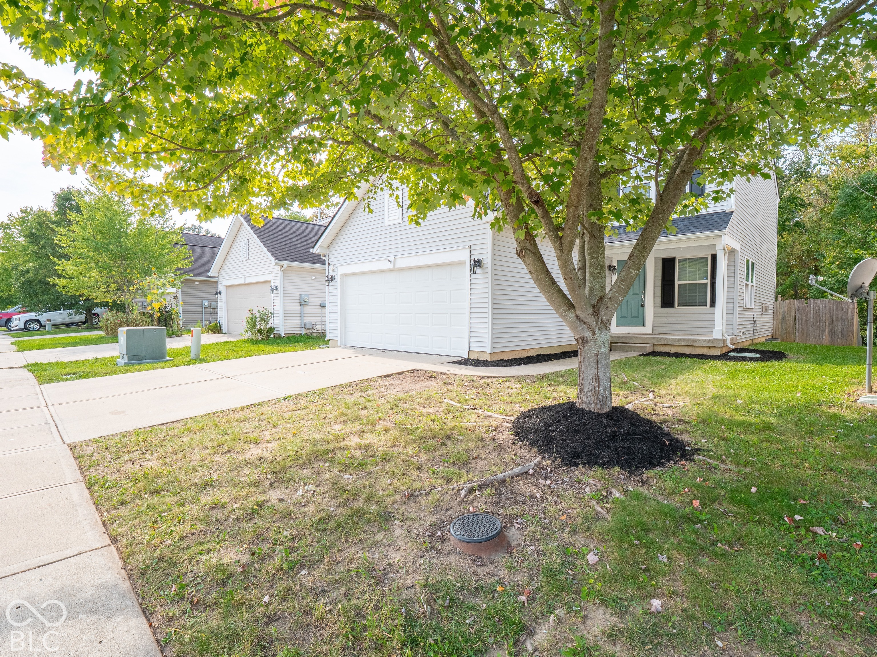 8066 Loveridge Drive, Indianapolis, IN, 46268 photo 4 of 64